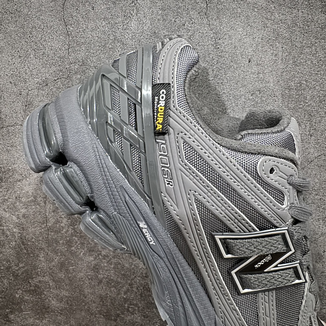 图片[7]-【GS纯原】New Balance1906R 复古休闲跑步鞋老爹鞋 灰色 货号：M1906RUn大厂品质 正确组合底n鞋型没得挑 做的很好 细节各方面处理也挺到位n这是个好版本 价格良心不杀猪‼️n采用轻质牛剖革拼接透气网眼衬垫织物鞋面材质nT-Beam大底提供足步弓支撑，保持步态稳定n后跟搭载外露缓震胶 鞋身整体以各种深浅不一的灰色覆盖，鞋头以淡蓝色调装饰，网眼衬垫通过不规律的色块实现做旧的美感，泛黄的鞋底更是进一步增添了复古气息。 尺码：36 37 37.5 38 38.5 39.5 40 40.5 41.5 42 42.5 43 44 45 编码：NMXF260280-鞋库