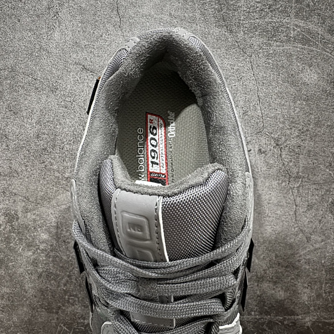 图片[8]-【GS纯原】New Balance1906R 复古休闲跑步鞋老爹鞋 灰色 货号：M1906RUn大厂品质 正确组合底n鞋型没得挑 做的很好 细节各方面处理也挺到位n这是个好版本 价格良心不杀猪‼️n采用轻质牛剖革拼接透气网眼衬垫织物鞋面材质nT-Beam大底提供足步弓支撑，保持步态稳定n后跟搭载外露缓震胶 鞋身整体以各种深浅不一的灰色覆盖，鞋头以淡蓝色调装饰，网眼衬垫通过不规律的色块实现做旧的美感，泛黄的鞋底更是进一步增添了复古气息。 尺码：36 37 37.5 38 38.5 39.5 40 40.5 41.5 42 42.5 43 44 45 编码：NMXF260280-鞋库