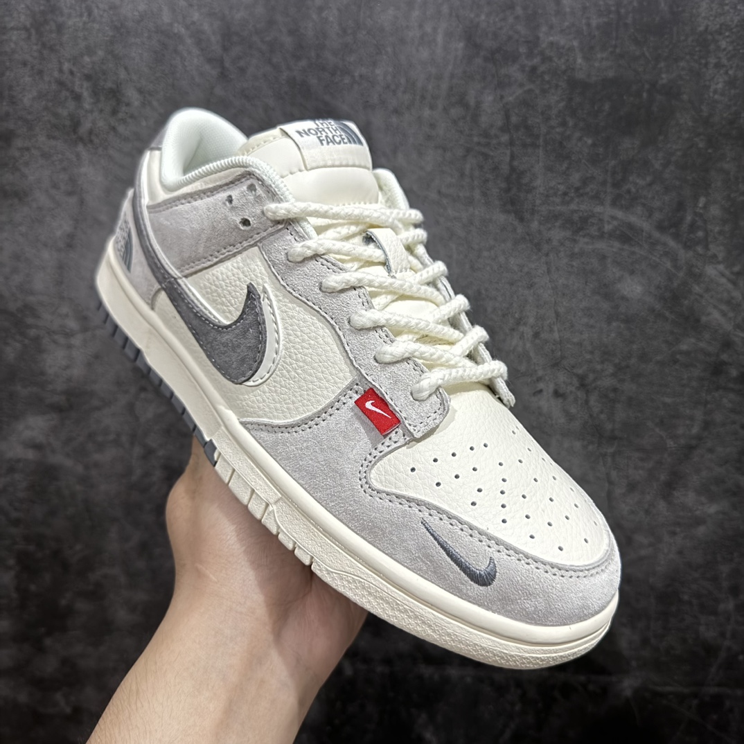 图片[3]-【定制版】Nk SB Dunk Low 北面联名-灰猪八藏蓝勾 周年高端定制 低帮休闲板鞋 SJ1089-009 #定制鞋盒 大厂纯原品质出货 超高清洁度 皮料切割干净无任何毛边 细节完美  尺码：36 36.5 37.5 38 38.5 39 40 40.5 41 42 42.5 43 44 44.5 45 46 编码：FS240260-鞋库