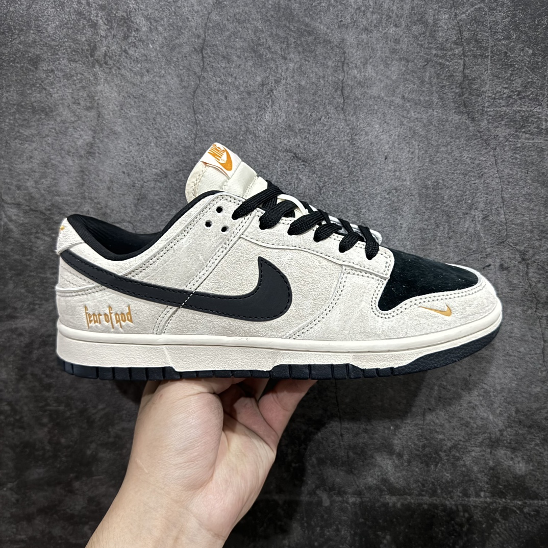 【定制版】Nk SB Dunk Low FOG联名-猪八黑勾 周年高端定制 低帮休闲板鞋 KK1688-088rn#定制鞋盒 大厂纯原品质出货 超高清洁度 皮料切割干净无任何毛边 细节完美 r 尺码：36 36.5 37.5 38 38.5 39 40 40.5 41 42 42.5 43 44 44.5 45  编码：HXS320340-鞋库