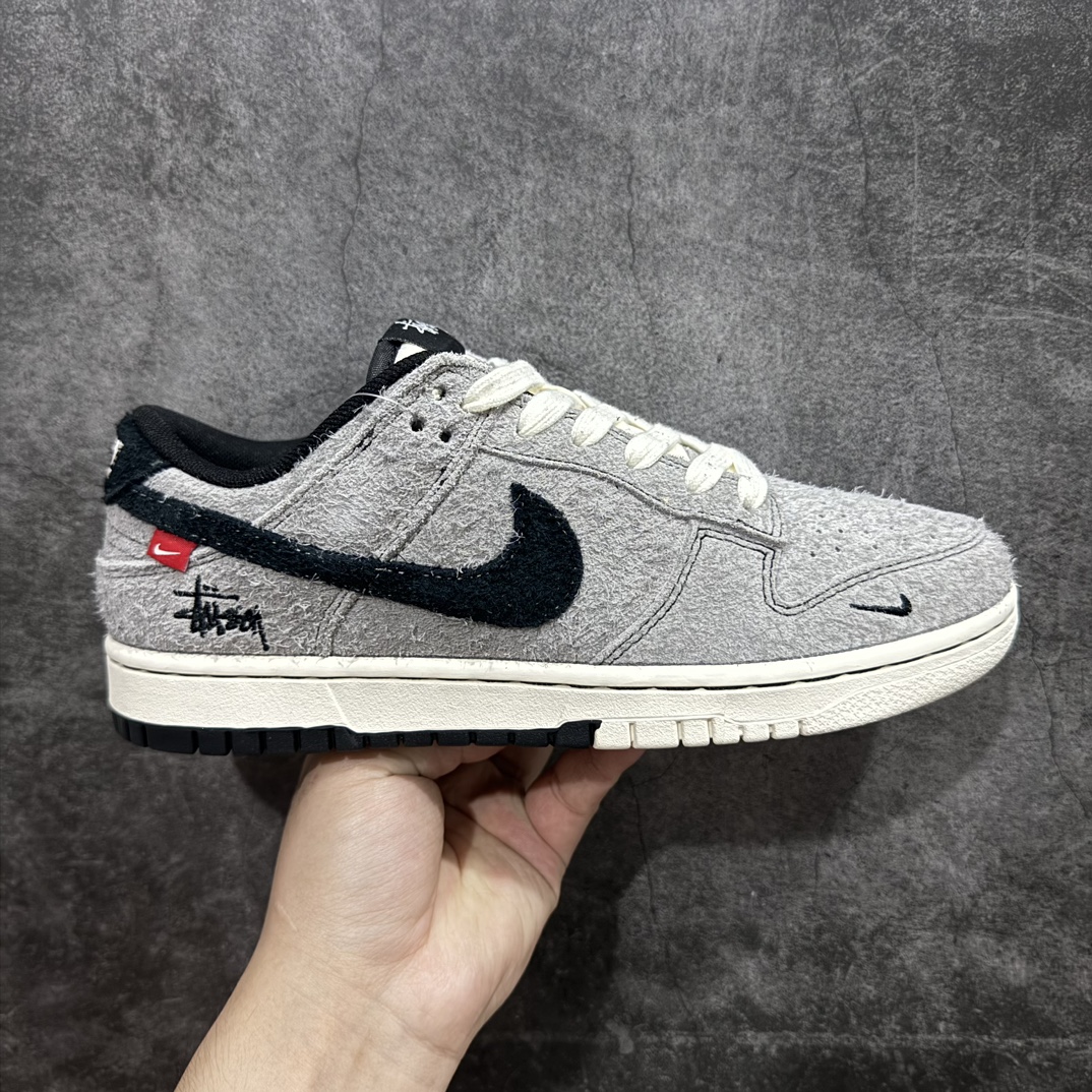 【定制版】Nk SB Dunk Low 斯图西系列-战斗灰黑勾勾 周年高端定制 低帮休闲板鞋 MM1089-027rn#定制鞋盒 大厂纯原品质出货 超高清洁度 皮料切割干净无任何毛边 细节完美 r 尺码：36 36.5 37.5 38 38.5 39 40 40.5 41 42 42.5 43 44 44.5 45 编码：HXS320340-鞋库