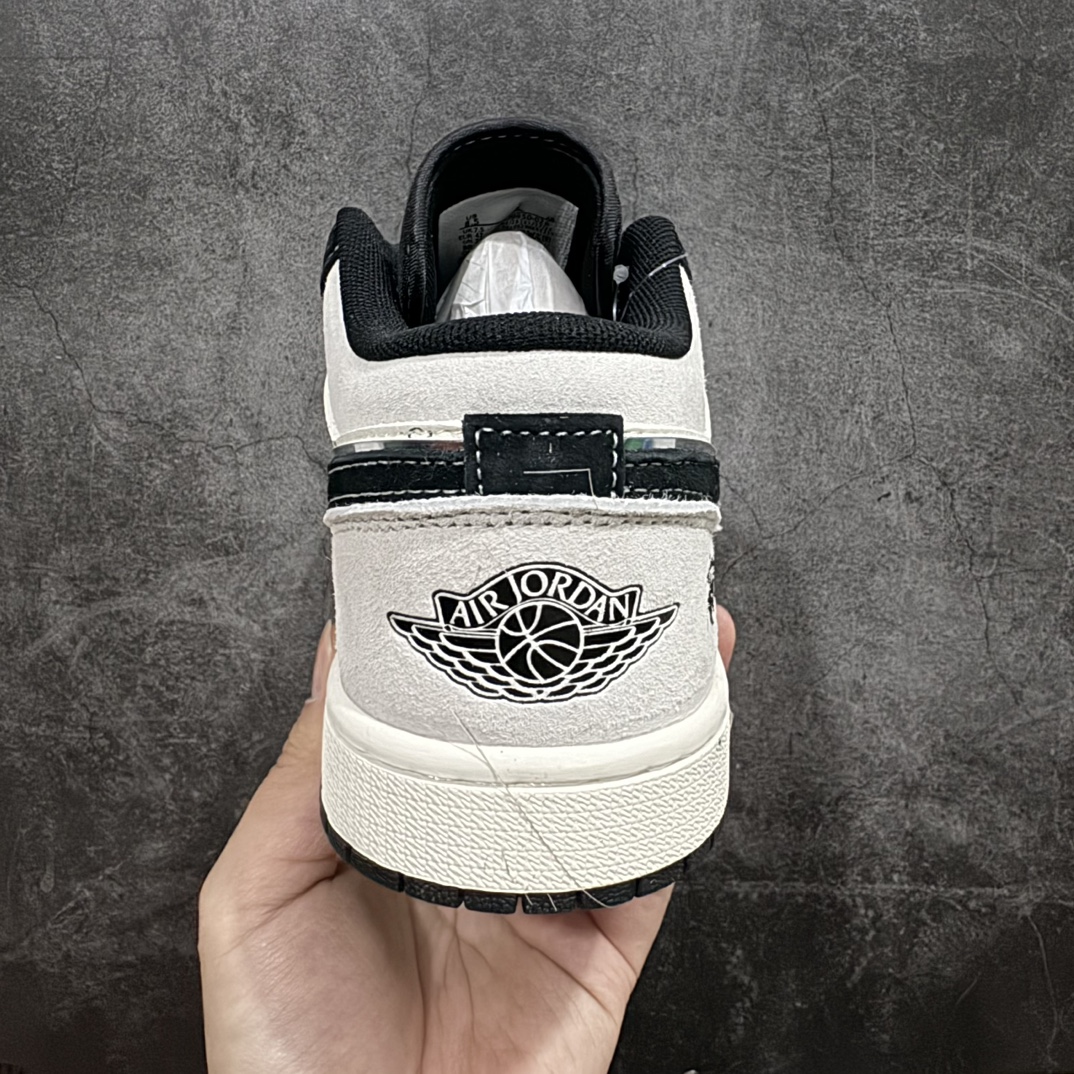 图片[4]-【定制版】Air Jordan 1 Low AJ1 乔1 斯图西联名-银边黑勾 高端定制 低帮复古篮球鞋 SJ9950-026rn#定制鞋盒 大厂纯原品质出货 超高清洁度 皮料切割干净无任何毛边 细节完美 r 尺码：36 36.5 37.5 38 38.5 39 40 40.5 41 42 42.5 43 44 44.5 45  编码：HXS320340-鞋库