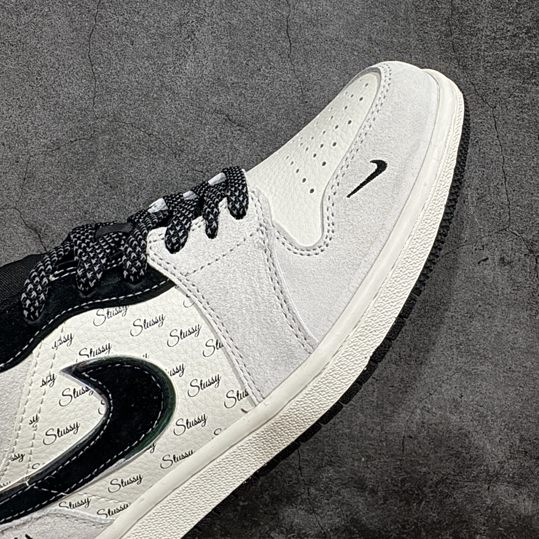 图片[6]-【定制版】Air Jordan 1 Low AJ1 乔1 斯图西联名-银边黑勾 高端定制 低帮复古篮球鞋 SJ9950-026rn#定制鞋盒 大厂纯原品质出货 超高清洁度 皮料切割干净无任何毛边 细节完美 r 尺码：36 36.5 37.5 38 38.5 39 40 40.5 41 42 42.5 43 44 44.5 45  编码：HXS320340-鞋库