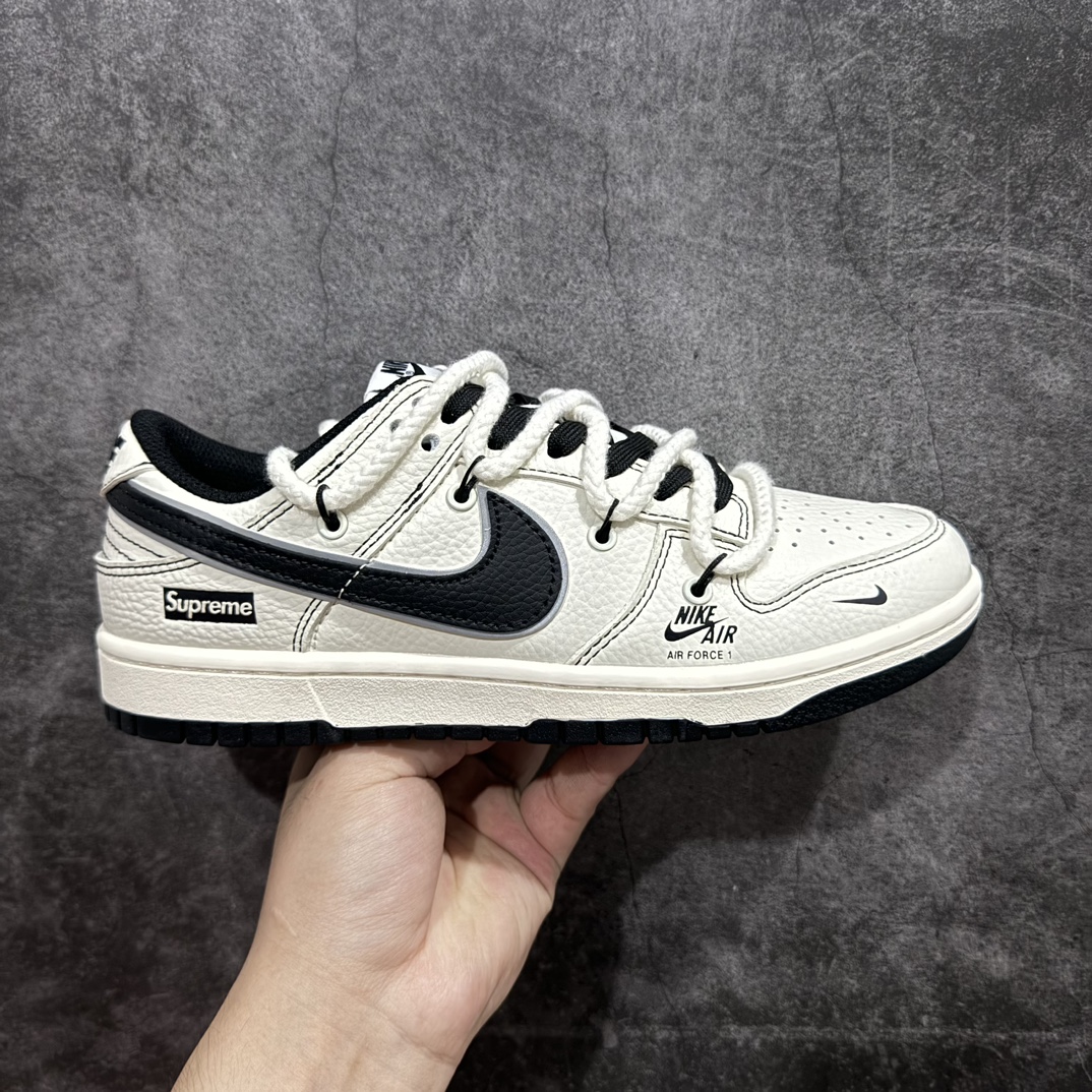 【定制版】Nk SB Dunk Low Supreme联名-米黑小标抽绳 周年高端定制 低帮休闲板鞋 XX2025-566rn#定制鞋盒 大厂纯原品质出货 超高清洁度 皮料切割干净无任何毛边 细节完美 r 尺码：36 36.5 37.5 38 38.5 39 40 40.5 41 42 42.5 43 44 44.5 45 编码：HXS340360-鞋库