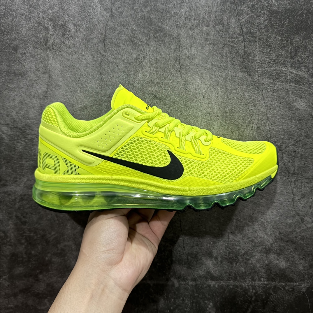 【纯原YH版本】Nike Air Max 2013 舒适时尚耐磨透气 低帮跑步鞋Nike Air Max 2013 运动鞋携时尚设计闪亮回归，出众有型。采用网眼布细节和运动风无缝覆面，助你保持清爽感受，塑就焕新造型。经典 Flywire 设计搭配经典全掌型 Max Air 缓震配置，缔造出众舒适感和支撑效果。 货号：HF3660-700 尺码：35.5 36 36.5 37.5 38 38.5 39 40 40.5 41 42 42.5 43 44 44.5 45 46  编码：DF300320-鞋库