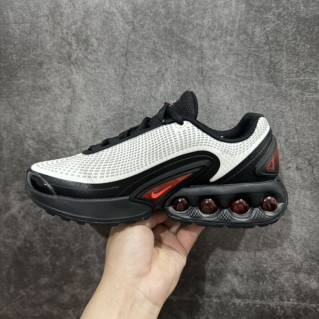 图片[2]-【纯原YH版】Nike Air Max Dn “Canyon Rust”舒适耐用 防滑耐磨 低帮 生活休闲鞋 白黑n今年 Air Max Day，搭载 “Dynamic Air”技术的 Nike Air Max Dn 首次亮相，四个分区圆形开窗气垫带来极高的辨识度。采用“Dynamic Air”技术加持，不仅具备着充满科技感的外观，更具备着优越的穿着质感。TPU 拱形稳定片为中足提供结构支撑，搭配后跟 TPU 贴片起到支撑跟腱的作用。注入式 Phylon 泡绵包裹 Air 气垫单元，适合街头行走的橡胶大底则包裹足跟部位，提供抓地力和耐穿性。 货号：HQ3422-110 尺码：36 37.5 38 39 40 41 42 43 44 45 编码：DF260280-鞋库