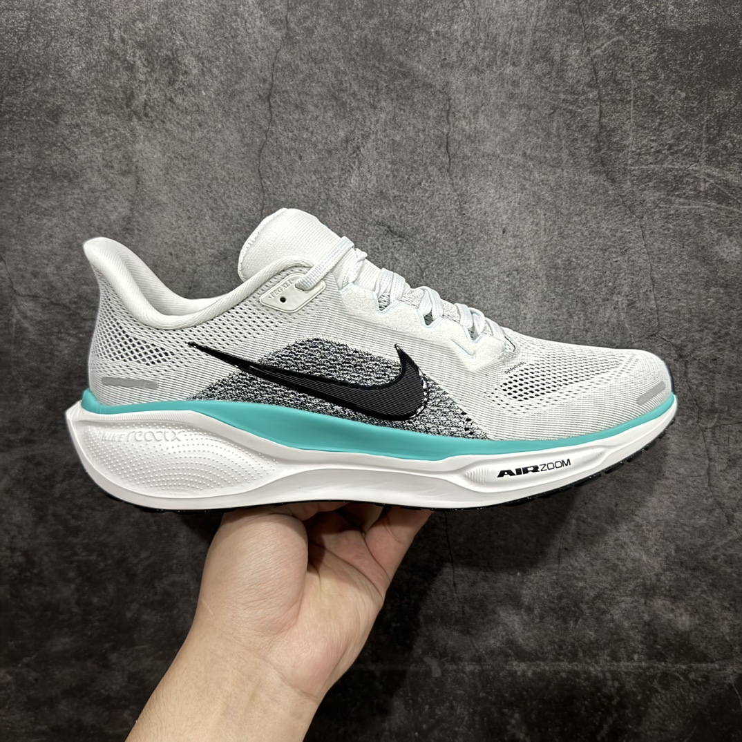 【DT纯原版】Air Zoom Pegasus 41 飞马系列n外贸专供订单 原厂折返国内销售国外专柜标准数据开发nOEM代工厂标准工艺 飞马系列全新一代n拥有 Zoom Air 一如既往的稳定感和流畅感 鞋面采用工程网眼设计 为特定高热区域营造出色透气性 进一步增加鞋面的穿孔数量 让足部能够快速散热  中足搭配 Flywire 飞线 在高速运动时营造舒适稳定的贴合感 内置Zoon气垫加持 动力十足！ 官方货号：FD2722 103 尺码：36 36.5 37.5 38 38.5 39 40 40.5 41 42 42.5 43 44 44.5 45  编码：DL230250-鞋库