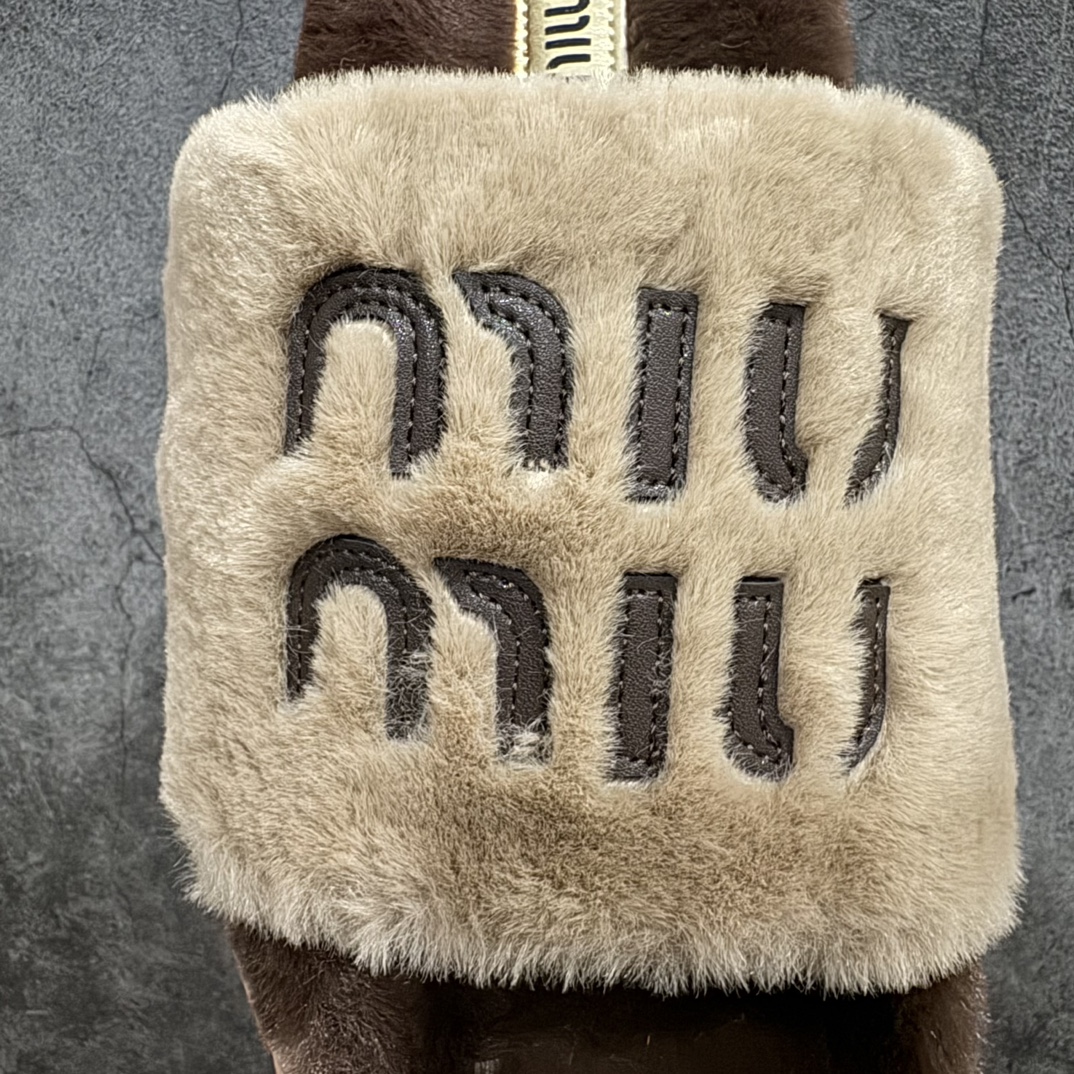 图片[5]-【广东纯原版本】miumiu2024兔毛 毛毛拖 原纯兔毛 采用真正的兔毛！1：1开模👍 可以对比市面上的任何版本 秒杀市场一切版本 欧美名媛 明星 网红girl 大爱款 ， 单色兔毛蓬松柔软 亲肤柔软冬季必备款 富有时尚元素，鞋面外表 贵气感十足 穿上它总能展现女性时尚韵味 时尚却不过分张扬 面料：原纯兔毛 内里：原纯兔毛 鞋底：防滑橡胶底 尺码：35-40-选品中心