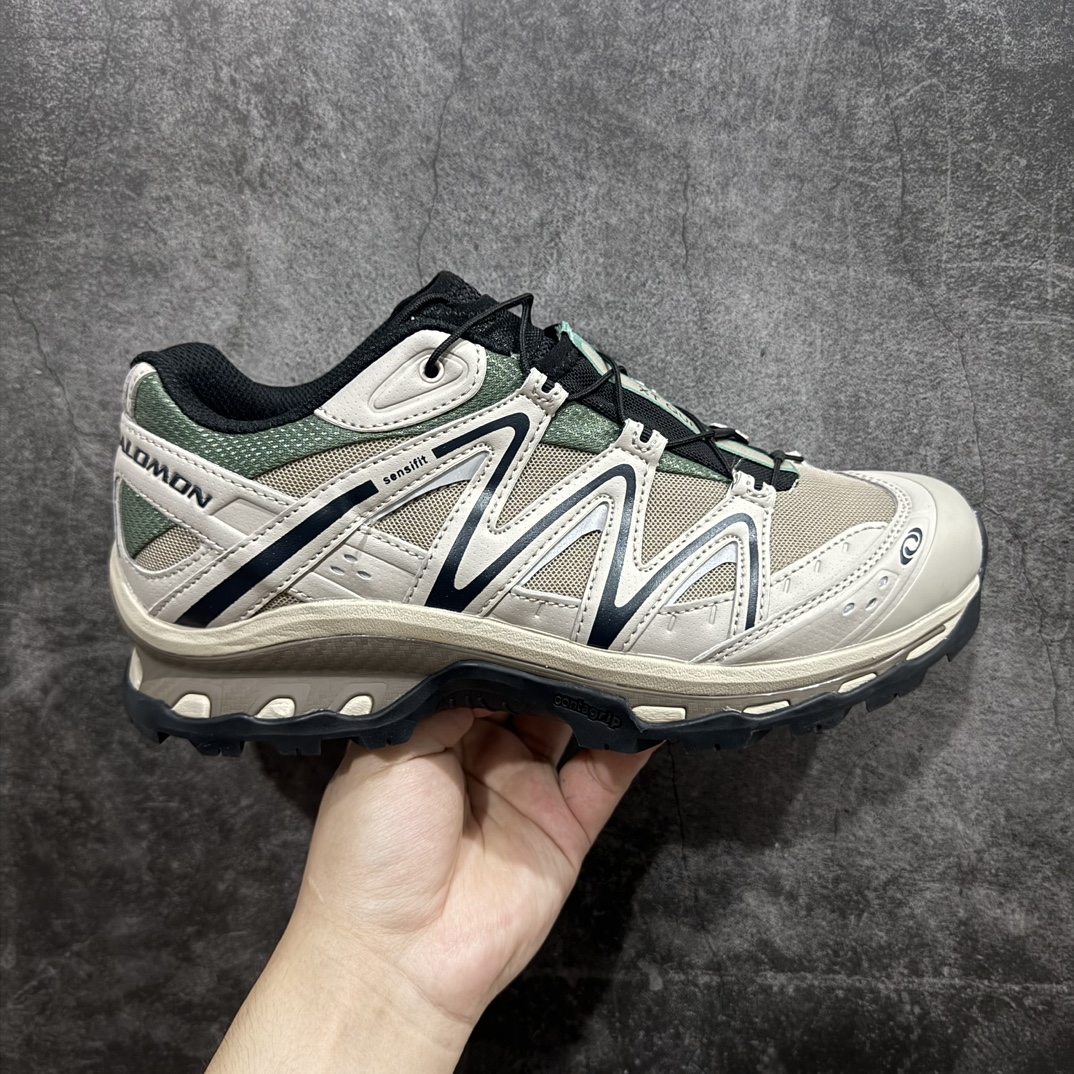 【G版】Salomon XT-QUEST ADV 萨洛蒙潮流越野机能户外功能鞋 474790nn纯原外贸平台特供订单 耗时半年巨作全套原纸板楦头开发 原厂特供网布配套加持确保原汁原味 完美呈现版型原档数据独家私模五层组合大底 男女鞋同步官方n原装Ortholite轻量化鞋垫 中底布带钢印编号原厂TPU锁扣 进口港宝加持 后跟自然饱满 还原公司包裹性n基于 SALOMON 初代 XT 鞋身造型并搭载 4D ADVANCED CHASSIS™ 大底打造而成 为这款 XT-QUEST 带来了多项足部控制与保护等功能性 如在运动过程中控制左右晃动的过程而提高稳定性、改善长途越野过程中足中到足尖的过渡、提高感知岩石的精确度以抵抗尖锐物体对脚底的伤害以及采用动态缓冲来增强穿着舒适感 从而减轻疲劳感 使 XT-QUEST 成为一双舒适且安全的户外之履  尺码：36 36.5 37.5 38 38.5 39 40 40.5 41 42 42.5 43 44 44.5 45 编码：SL270290-鞋库