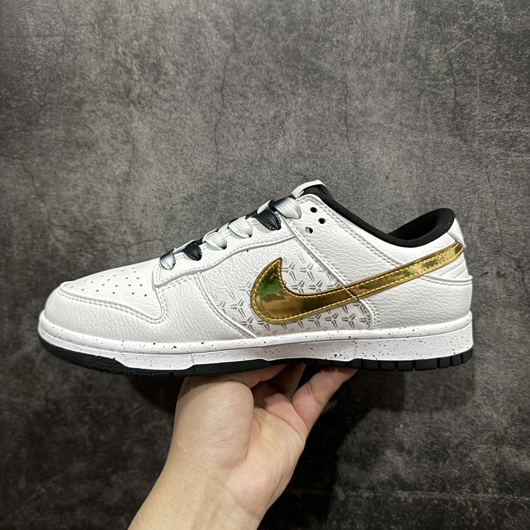 图片[2]-【定制版】KOBE x Nike Dunk Low 科比系列 白金黄勾n此款主张打破传统的工业化流水线设计限制，以Made by ideas的超级创意为理念，集结众多潮流设计师，结合时下最ing潮流风尚，为潮流爱好者打造彰品自我的专属潮品。同时尊重每个年轻人对于潮流的理解与选择，主张“让每个年轻人塑造自己的潮流”。 货号：FC1688-193 Size：36 36.5 37.5 38 38.5 39 40 40.5 41 42 42.5 43 44 44.5 45 编码：HXS260280-鞋库