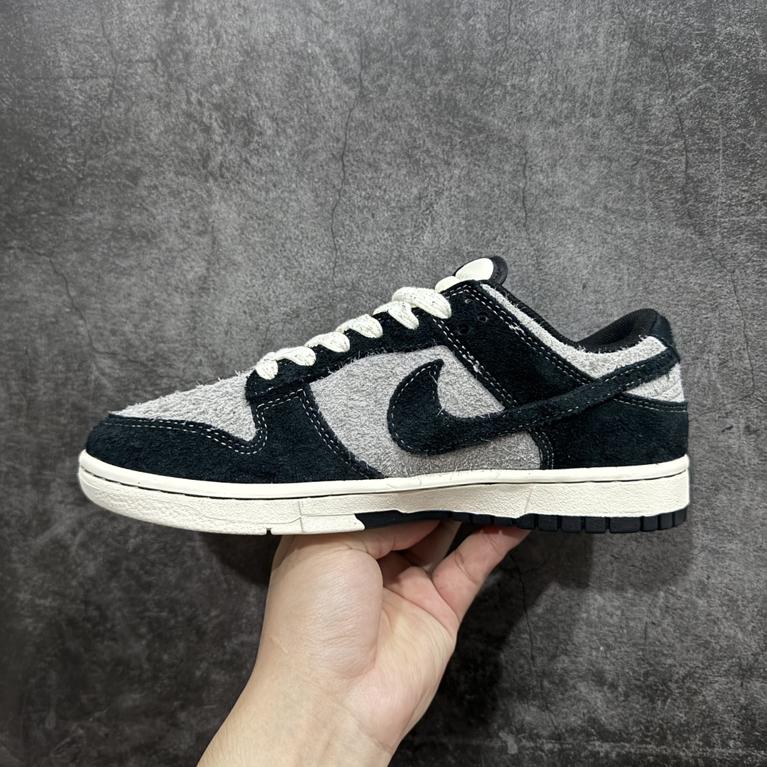 图片[2]-【定制版】Nk SB Dunk Low 斯图西系列-灰黑黑勾勾 周年高端定制 低帮休闲板鞋 MM1089-028rn#定制鞋盒 大厂纯原品质出货 超高清洁度 皮料切割干净无任何毛边 细节完美 r 尺码：36 36.5 37.5 38 38.5 39 40 40.5 41 42 42.5 43 44 44.5 45 编码：HXS320340-鞋库