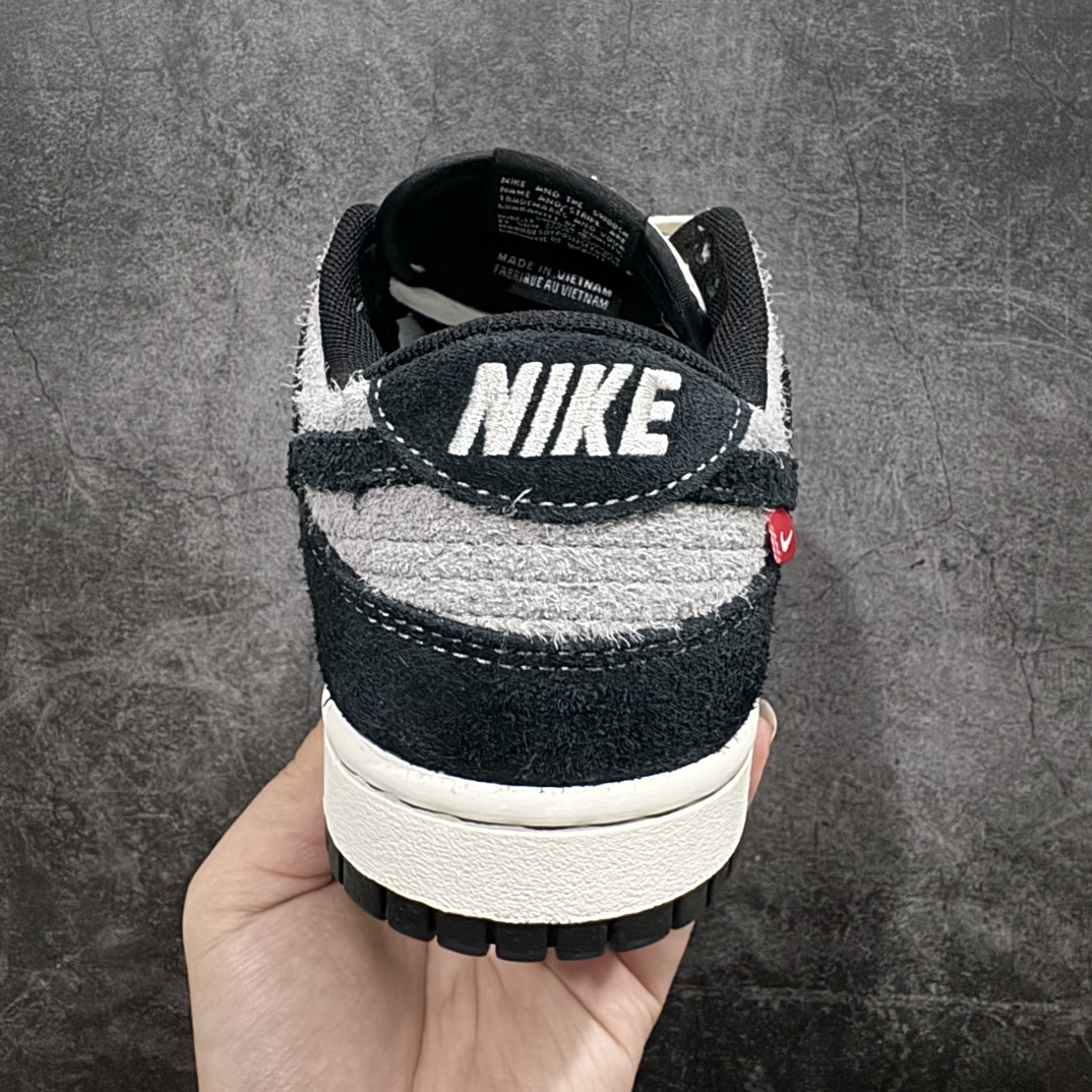 图片[4]-【定制版】Nk SB Dunk Low 斯图西系列-灰黑黑勾勾 周年高端定制 低帮休闲板鞋 MM1089-028rn#定制鞋盒 大厂纯原品质出货 超高清洁度 皮料切割干净无任何毛边 细节完美 r 尺码：36 36.5 37.5 38 38.5 39 40 40.5 41 42 42.5 43 44 44.5 45 编码：HXS320340-鞋库