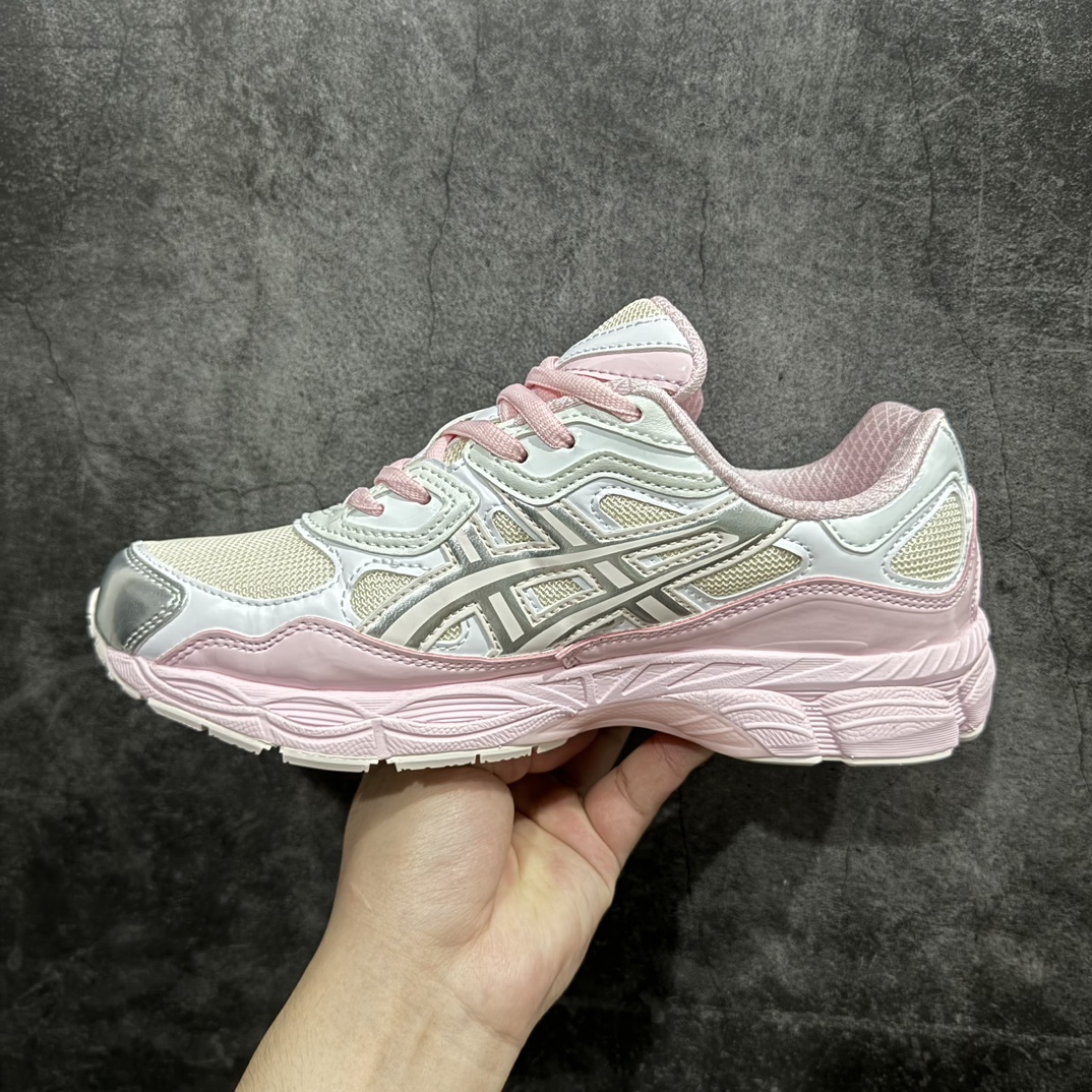 图片[2]-【公司级】Asics Gel-NYC复古单品 亚瑟士ASICSTIGER秋季新款休闲鞋 厚底街头运动休闲鞋nASICS亚瑟士推出全新GEL-NYC，彰显纽约都市活力n这次的新系列融入了多个版本GEL的经典设计风格，广受好评。其设计灵感来源于GEL-NIMBUS 3,GEL-MC PLUS V 和 GEL-CUMULUS 16 这些往日经典鞋款。GEL-NYC使用GEL-CUMULUS 16鞋款的鞋楦设计,展现了独特的现代化美学。鞋底采用了轻质发泡材料,并在后跟和前掌处采用了ASICS亚瑟士核心科技——GEL缓震胶,赋予鞋款强大的缓冲性能,提供了更柔软舒适的穿着体验。而在原有设计的启发之上,此次鞋款采用更贴合当今潮流趋势的材料和创新技术,展现出纽约充满活力的都市精神。 尺码：36-40 编码：AM250270-鞋库