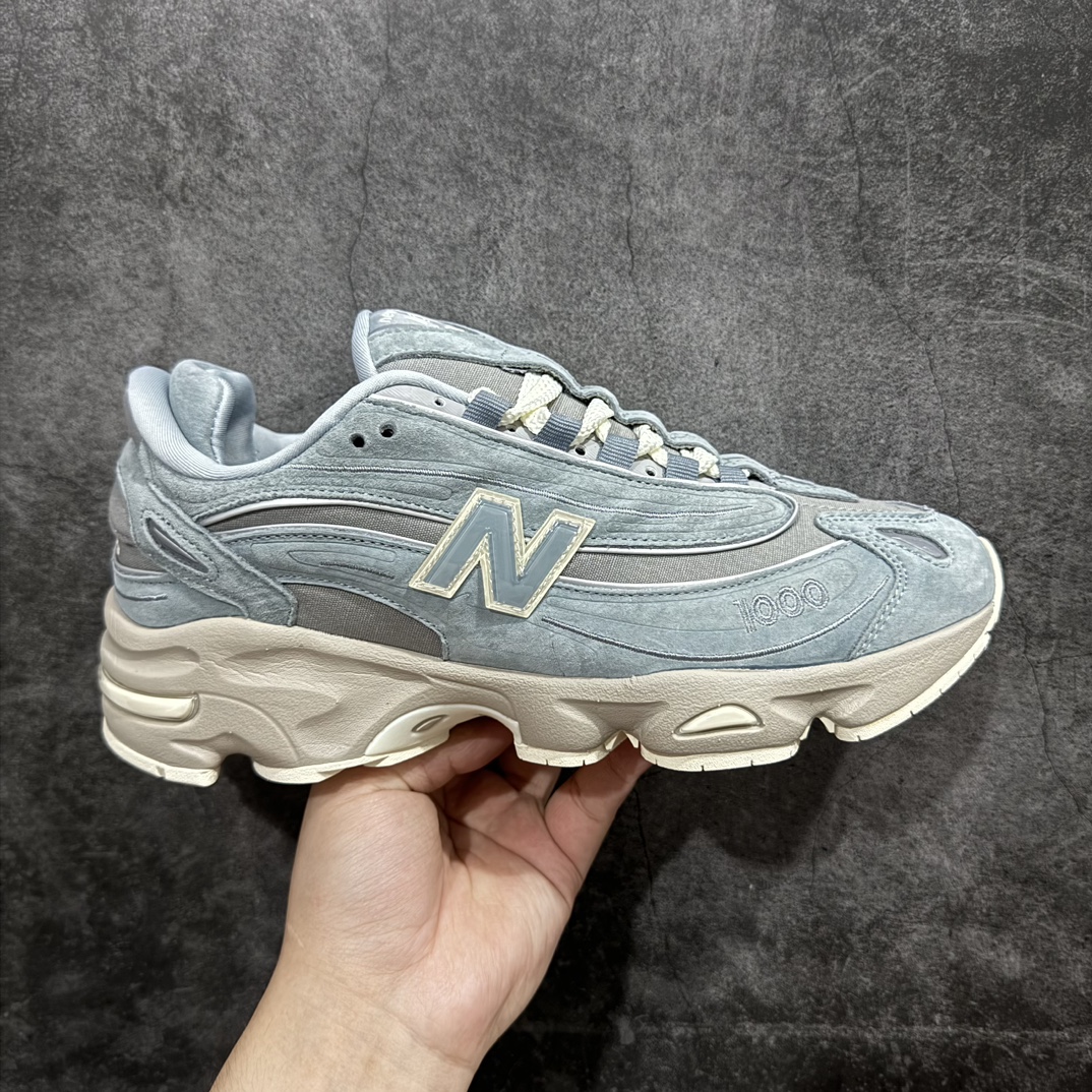 【小PF纯原】复古鞋型1000系列回归！联名纽约时装品牌Aimé Leon Dore x NB新百伦New Balance M1000 系列低帮复古老爹风休闲运动慢跑鞋 M1000KQnn原装级别 男女鞋半码制n升级原楦原纸版开发版型n原楦原纸版数据开发版型n采用硬质牛剖革拼接透气网眼衬垫织物鞋面材质nT-Beam大底提供足步弓支撑，保持步态稳定n加入了ENCAP材质缓震中底#外置防滑耐磨橡胶底片❗️ 尺码：36 37 37.5 38 38.5 39.5 40 40.5 41.5 42 42.5 43 44 44.5 编码：NMDX260280-鞋库