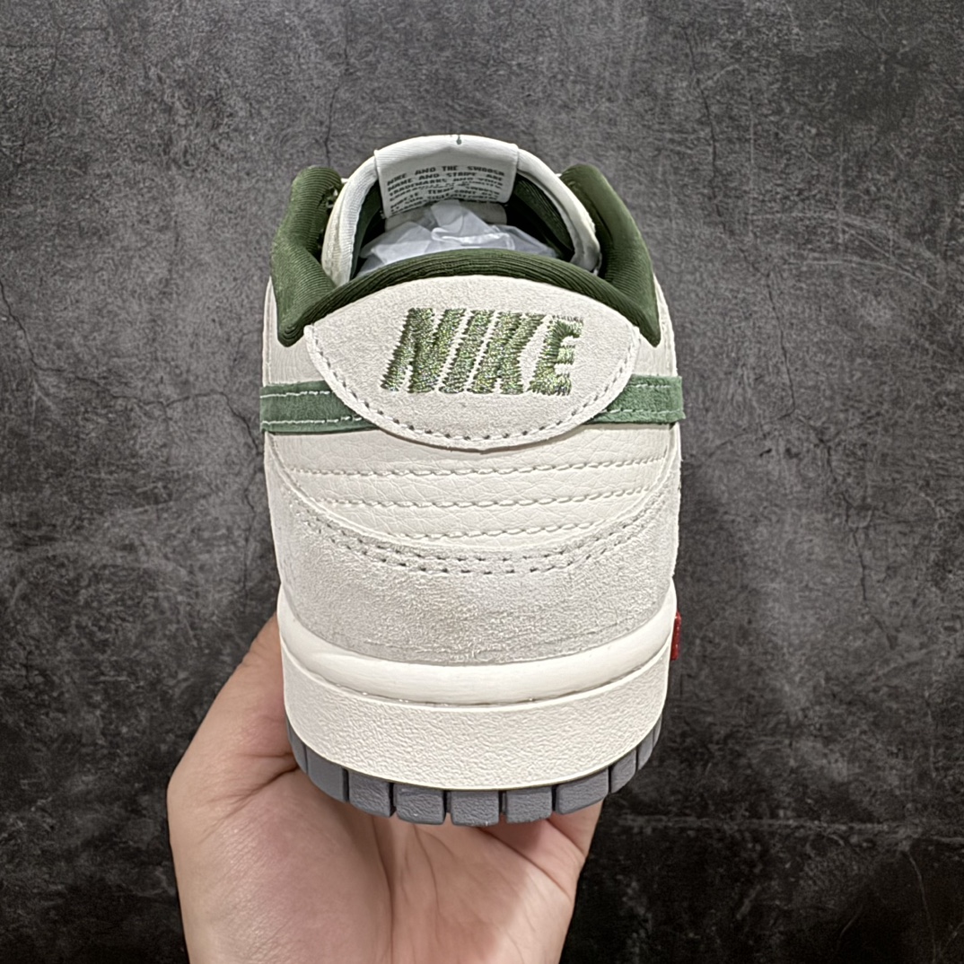 图片[4]-【定制版】Nk SB Dunk Low Supreme x 斯图西三方联名-米白绿勾 周年高端定制 低帮休闲板鞋 SJ2068-303rn#定制鞋盒 大厂纯原品质出货 超高清洁度 皮料切割干净无任何毛边 细节完美 r 尺码：36 36.5 37.5 38 38.5 39 40 40.5 41 42 42.5 43 44 44.5 45 编码：HXS320340-鞋库