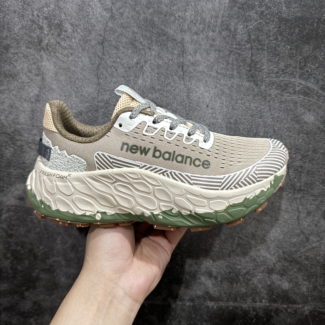 【公司级】New Balance NB Fresh Foam X More Trail SE 新百伦NB 系列超轻量化低帮休闲运动慢跑鞋n采用超轻透气3D针织网眼材料结构鞋面及打印Logo细节 中底嵌入FuelCell轻量化技术组合 网面鞋面设计 运动清爽透气 赤足感受 撞色设计细节控的惊喜 精细看得见 FUEL CELL避震中底 通过将液态氮快速填充进泡棉的方式 打造出具有高弹、轻质、 持久的中底货号：MTMORCB3 尺码：36 37 38 39.5 40 40.5 41.5 42 42.5 43 44 45 编码：WE230250-鞋库