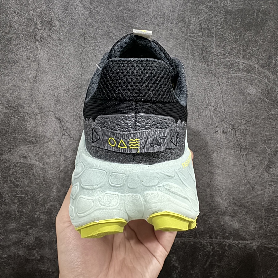 图片[4]-【公司级】New Balance NB Fresh Foam X More Trail SE 新百伦NB 系列超轻量化低帮休闲运动慢跑鞋n采用超轻透气3D针织网眼材料结构鞋面及打印Logo细节 中底嵌入FuelCell轻量化技术组合 网面鞋面设计 运动清爽透气 赤足感受 撞色设计细节控的惊喜 精细看得见 FUEL CELL避震中底 通过将液态氮快速填充进泡棉的方式 打造出具有高弹、轻质、 持久的中底货号：MTMORCD3 尺码：36 37 38 39.5 40 40.5 41.5 42 42.5 43 44 45 编码：WE230250-鞋库