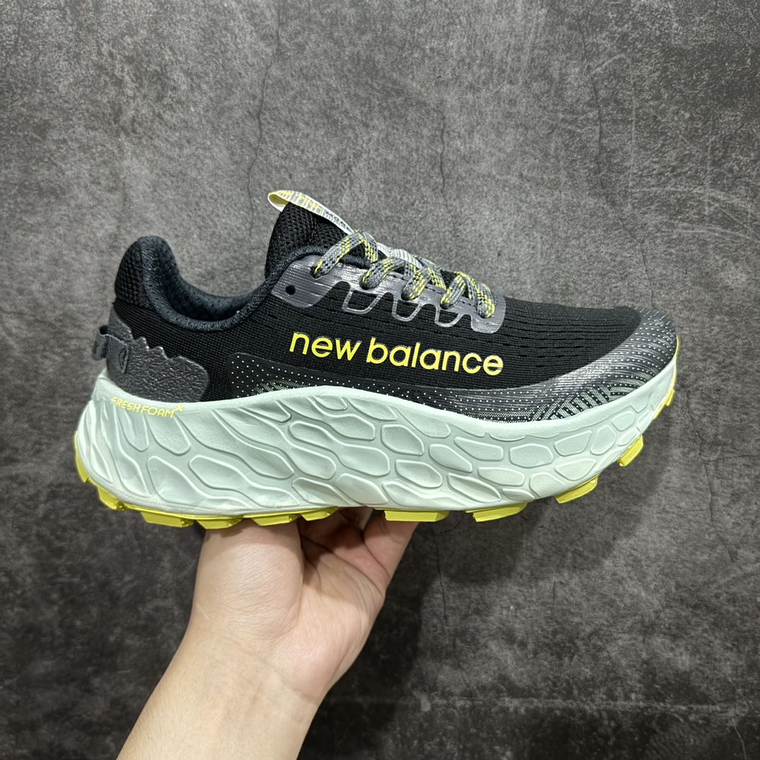 【公司级】New Balance NB Fresh Foam X More Trail SE 新百伦NB 系列超轻量化低帮休闲运动慢跑鞋n采用超轻透气3D针织网眼材料结构鞋面及打印Logo细节 中底嵌入FuelCell轻量化技术组合 网面鞋面设计 运动清爽透气 赤足感受 撞色设计细节控的惊喜 精细看得见 FUEL CELL避震中底 通过将液态氮快速填充进泡棉的方式 打造出具有高弹、轻质、 持久的中底货号：MTMORCD3 尺码：36 37 38 39.5 40 40.5 41.5 42 42.5 43 44 45 编码：WE230250-鞋库