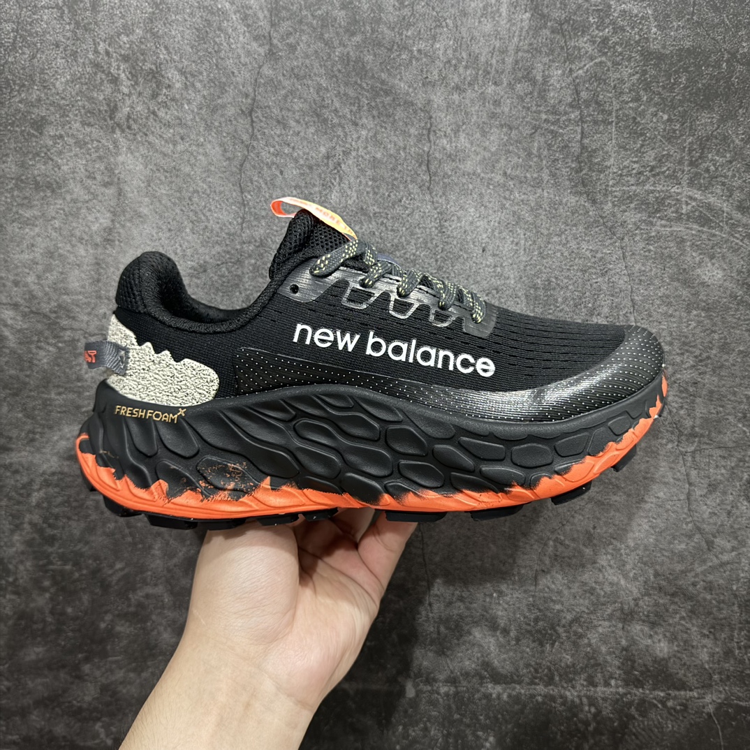 【公司级】New Balance NB Fresh Foam X More Trail SE 新百伦NB 系列超轻量化低帮休闲运动慢跑鞋n采用超轻透气3D针织网眼材料结构鞋面及打印Logo细节 中底嵌入FuelCell轻量化技术组合 网面鞋面设计 运动清爽透气 赤足感受 撞色设计细节控的惊喜 精细看得见 FUEL CELL避震中底 通过将液态氮快速填充进泡棉的方式 打造出具有高弹、轻质、 持久的中底货号：MTMORCK3 尺码：36 37 38 39.5 40 40.5 41.5 42 42.5 43 44 45 编码：WE230250-鞋库