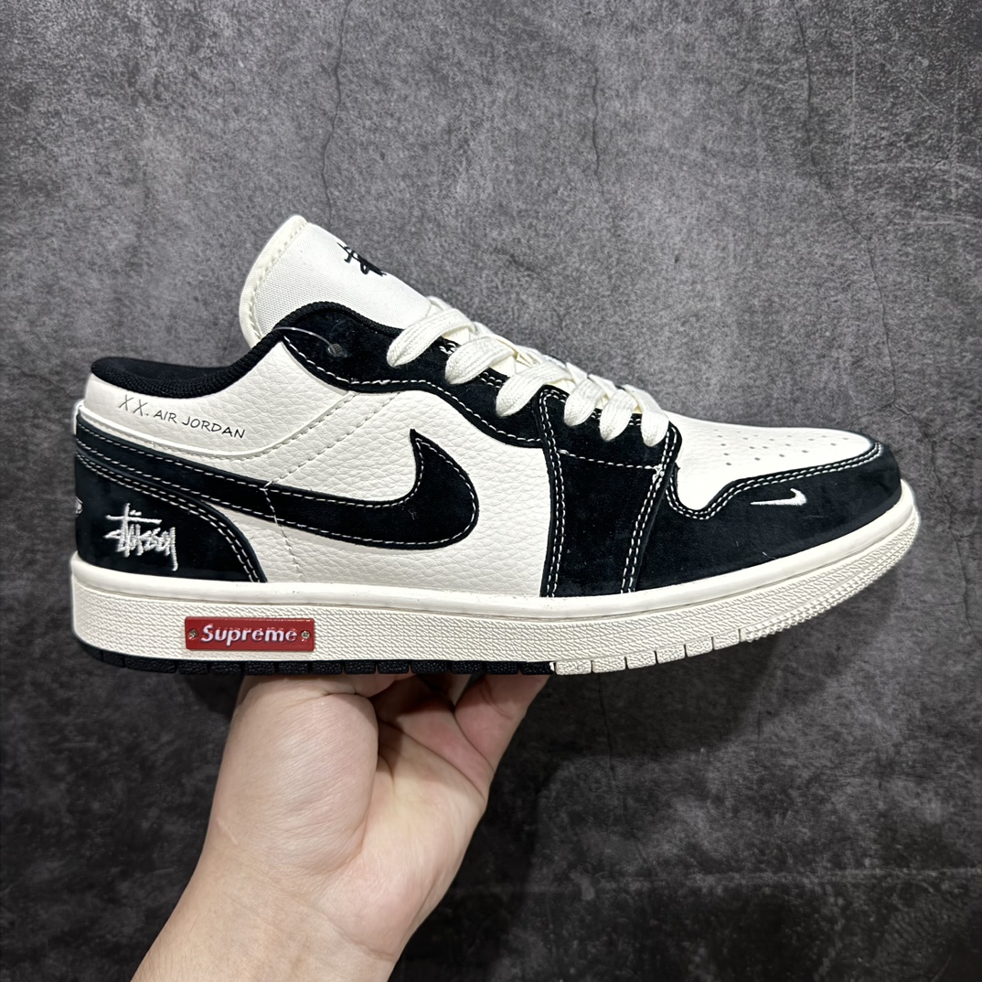 【定制版】Air Jordan 1 Low AJ1 乔1 斯图西联名-黑白双拼红标 高端定制 低帮复古篮球鞋 SJ9950-033rn#定制鞋盒 大厂纯原品质出货 超高清洁度 皮料切割干净无任何毛边 细节完美 r 尺码：36 36.5 37.5 38 38.5 39 40 40.5 41 42 42.5 43 44 44.5 45  编码：HXS320340-鞋库