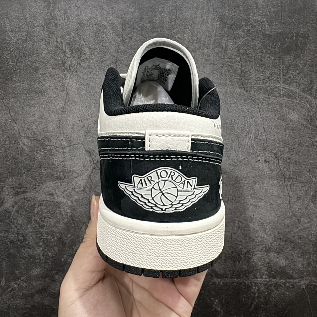 图片[4]-【定制版】Air Jordan 1 Low AJ1 乔1 斯图西联名-黑白双拼红标 高端定制 低帮复古篮球鞋 SJ9950-033rn#定制鞋盒 大厂纯原品质出货 超高清洁度 皮料切割干净无任何毛边 细节完美 r 尺码：36 36.5 37.5 38 38.5 39 40 40.5 41 42 42.5 43 44 44.5 45  编码：HXS320340-鞋库