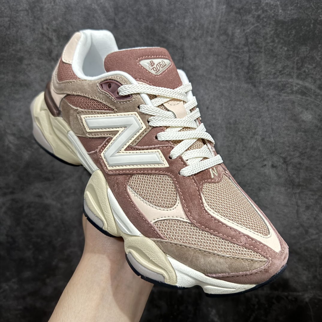 图片[3]-【纯原版】 New Balance NB9060 联名款 复古休闲运动慢跑鞋 红豆色 U9060EEHn 全套原楦原纸板原厂数据开发 进口三明治网面 原装进口翻毛皮料正确绒感卡色 正确中底拉帮中底网布细节 原厂标裁 带紫光防伪 定制后跟透明水晶模块 冲裁组合 大底贴合程度胶水上色把控完美 整洁度挑战全网艺术家 多道序QC把关品质完善 匠心打造 耗时两个月开发完成 工艺极其复杂难度可想而知 新开独立私模大底 全网唯一正确六层组合大底 高端零售专供产物Size：36 37 37.5 38 38.5 39 40 40.5 41 42 42.5 43 44 45 46.5 编码：JP270300-鞋库