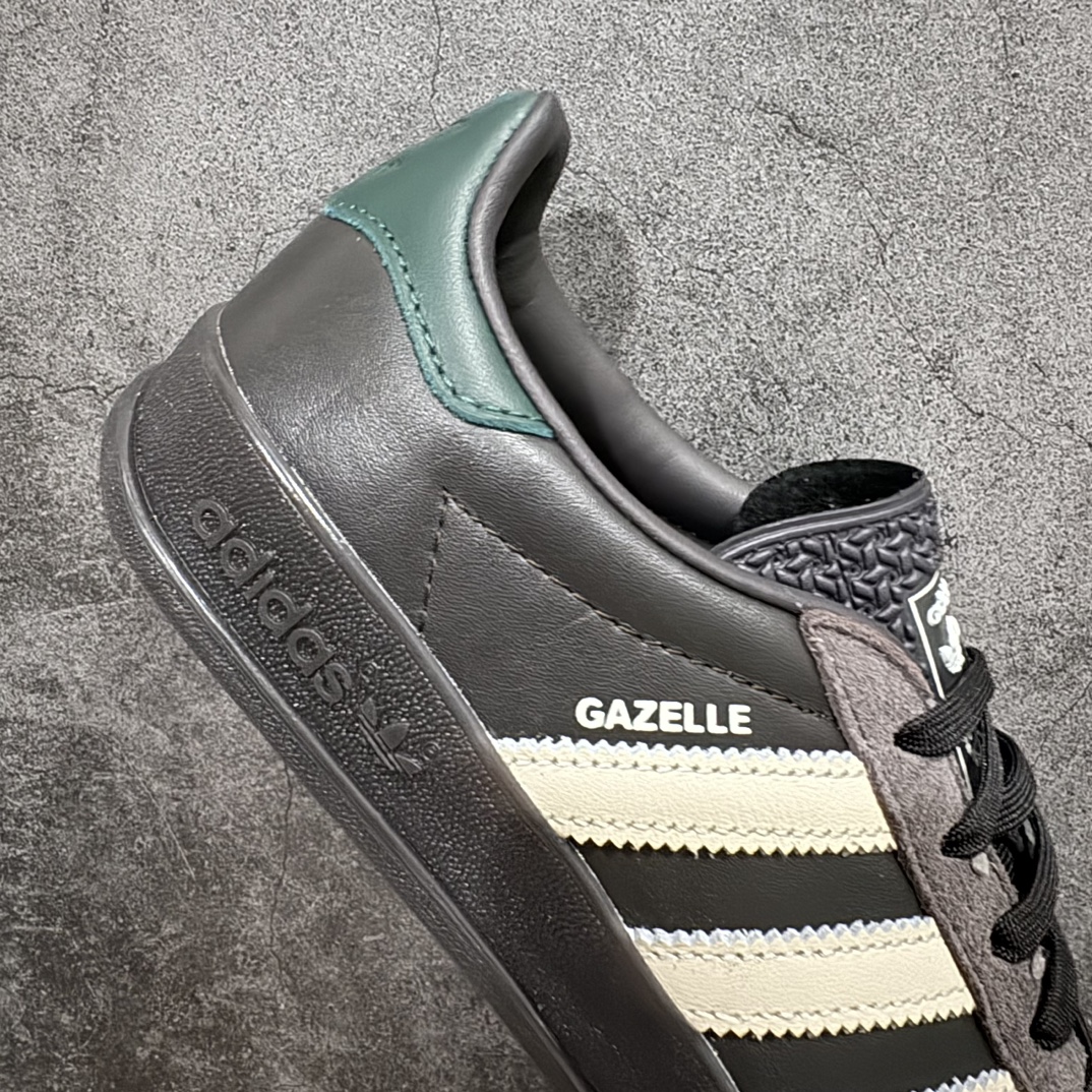 图片[7]-【纳帕软皮纯原版】AD Original Gazelle Indoor Trainers 瞪羚室内鞋系列低帮复古百搭休闲运动德训风板鞋 棕白绿IH0374nn外贸高端零售特供批次 最大开发至47.5n原厂定制长毛翻毛皮组合环保纤维革鞋面材质内置环保海玻璃鞋垫 外置RB橡胶大底产品品控稳定性领先行业原厂全套原楦原纸板冲刀磨具开发 原厂皮料加持原厂港宝加持定型后跟R度完美 将复古进行到底简约流畅 三十年不变经典 这款Gazelle运动鞋 无论面料、配色、质感或设计 都只在重现其1991年原款的经典 皮革鞋面 撞色三条纹和鞋跟标的设计 力求呈现90年代的经典复古风潮 Samba火热的同时 也带动了其它的复古鞋型 Gazelle便是其中一只 Gazelle Indoor拥有包边更宽的T字型鞋头 更好的保护运动员的前掌 浓浓的复古氛围感 非常适合现在流行的Cleanfit风格  尺码：35-47 编码：JP240260-鞋库