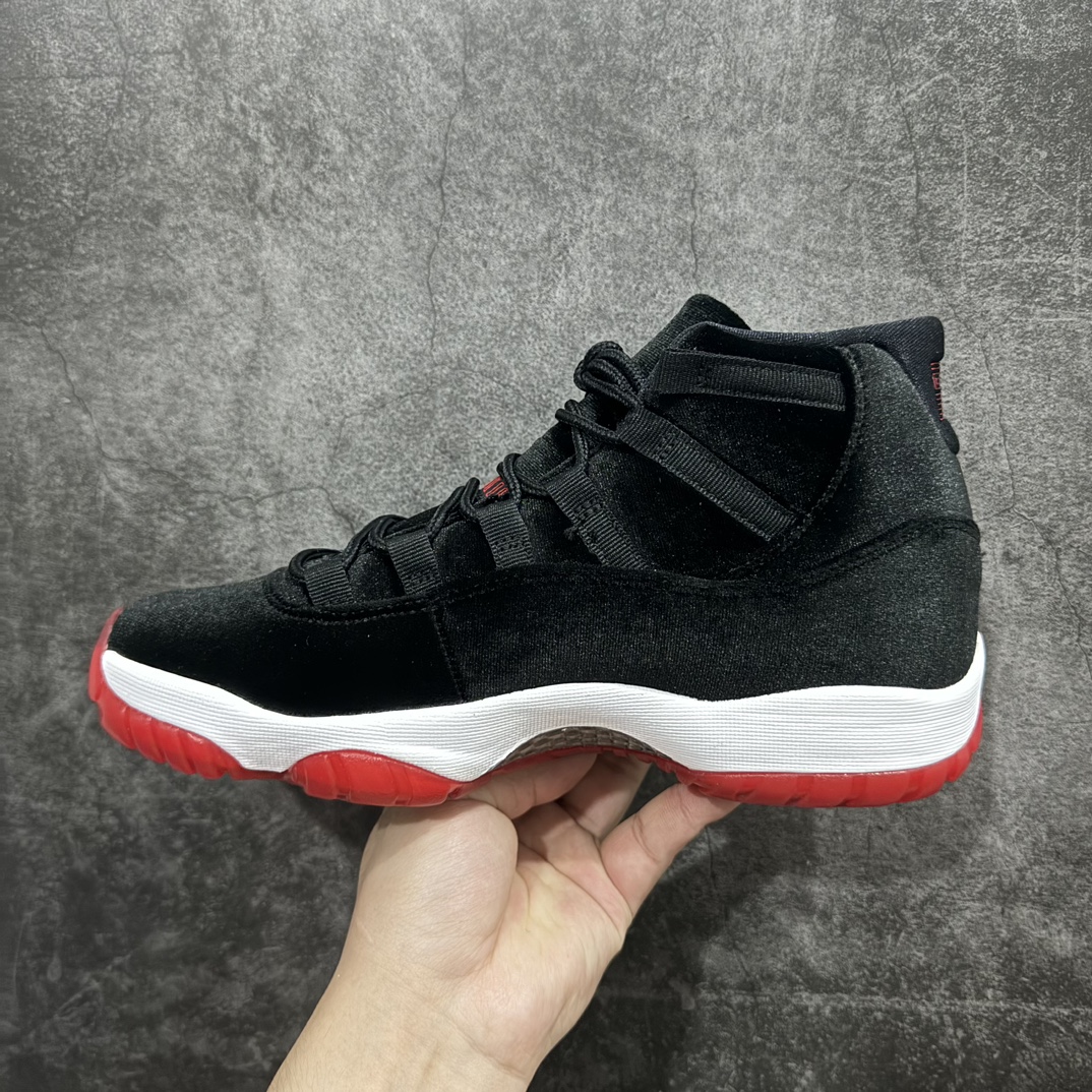 图片[2]-【外贸纯原】耐克Nike Air Jordan 11 Retro\”Bred Velvet \”AJ11代迈克尔·乔丹高帮运动文化篮球鞋“黑红公牛丝绒”DB5457-061n男女鞋真标半码制n升级原楦原纸版数据开发版型n采用丝绒面料鞋面材质n搭载原厂碳纤维缓震中 还原ZP细节n原厂流水成型工艺n厂级拉帮注胶效果❗️ 尺码：36 36.5 37.5 38 38.5 39 40.5 41 42 42.5 43 44 44.5 45 46 47.5 编码：X10380420-鞋库