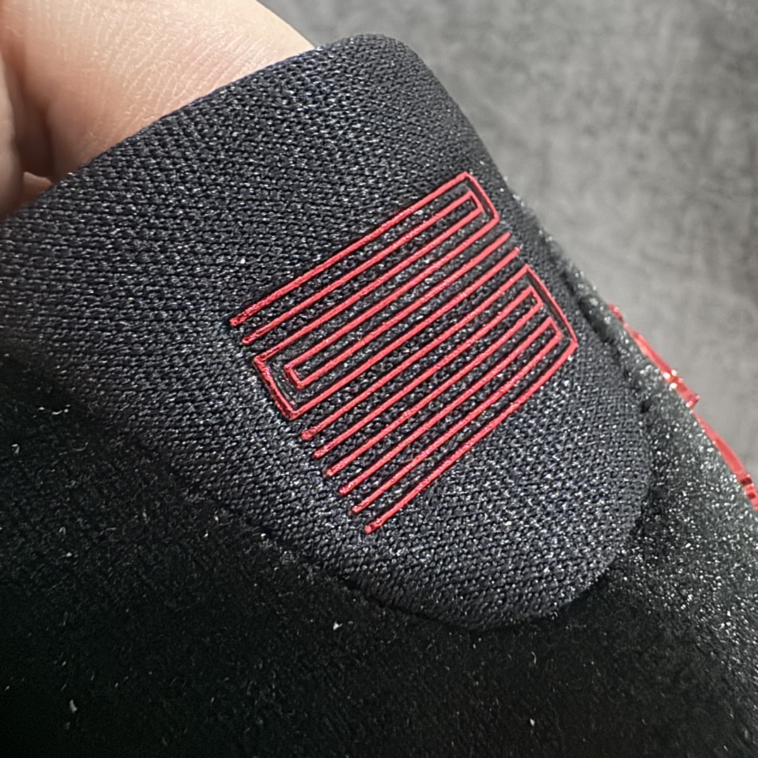 图片[4]-【外贸纯原】耐克Nike Air Jordan 11 Retro\”Bred Velvet \”AJ11代迈克尔·乔丹高帮运动文化篮球鞋“黑红公牛丝绒”DB5457-061n男女鞋真标半码制n升级原楦原纸版数据开发版型n采用丝绒面料鞋面材质n搭载原厂碳纤维缓震中 还原ZP细节n原厂流水成型工艺n厂级拉帮注胶效果❗️ 尺码：36 36.5 37.5 38 38.5 39 40.5 41 42 42.5 43 44 44.5 45 46 47.5 编码：X10380420-鞋库