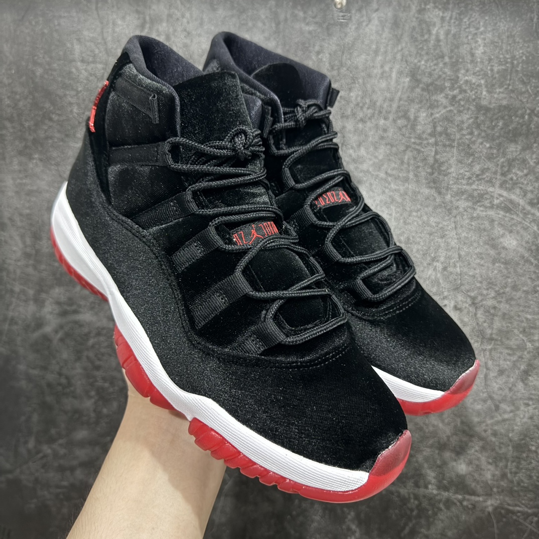 【外贸纯原】耐克Nike Air Jordan 11 Retro\”Bred Velvet \”AJ11代迈克尔·乔丹高帮运动文化篮球鞋“黑红公牛丝绒”DB5457-061n男女鞋真标半码制n升级原楦原纸版数据开发版型n采用丝绒面料鞋面材质n搭载原厂碳纤维缓震中 还原ZP细节n原厂流水成型工艺n厂级拉帮注胶效果❗️ 尺码：36 36.5 37.5 38 38.5 39 40.5 41 42 42.5 43 44 44.5 45 46 47.5 编码：X10380420-鞋库