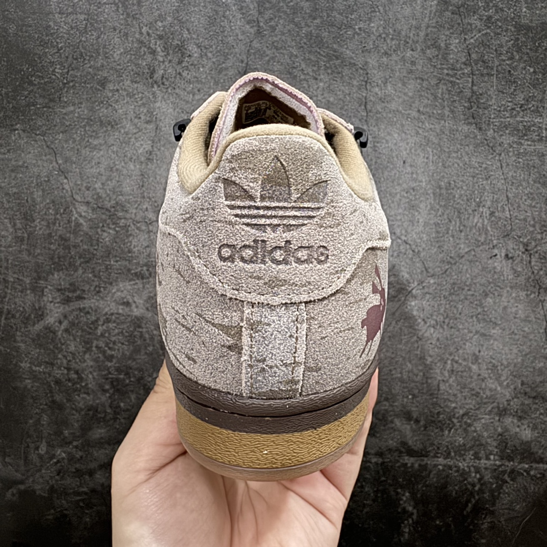 图片[4]-【公司级】melting sadness x adidas originals SUPERSTAR\”Karoro Hole\” 皮革绒面革 潮流贝壳头 防滑耐磨軽便低帮板鞋男女同款nMelting Sadness 携手 adidas originals 带来 FW22 \”KAROROHOLE”全新合作系列。此系列的灵感来自于一次对“乌托邦”世界的超现实畅享。故事起源于 Melting Sadness Park 世界丛林中的一个兔子洞。在这个神奇的兔子洞中，各种奇妙事件都被记录在岩石上。此番合作，Meling Sadness 与 adidas originals 通过色彩的碰撞和层次肌理的表现，采用趣味方式对各种超现实岩画进行考古探索和差异化呈现。货号：HO6344 尺码：36 36.5 37 38 38.5 39 40 40.5 41 42 42.5 43 44 44.5 45 编码：YX230350-鞋库