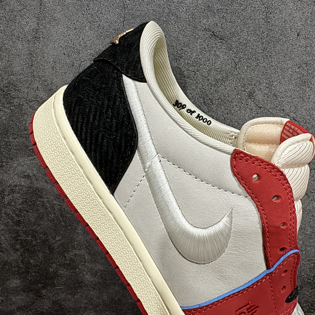 图片[7]-【纯原LW版本】Trophy Room x Air Jordan 1 Low \”Home\” 白红 限定款n超限量联名单品 采用丝绸布组合皮革鞋面材质 鞋垫嵌入缓震EVA物料 鞋舌海绵填充 正确开发金属飞翼 缜密的中底拉帮工艺 外置耐磨橡胶隔色大底 细节完美 区别市面版本货号： HV6157-100  尺码：40-47.5 编码：X10410430-鞋库