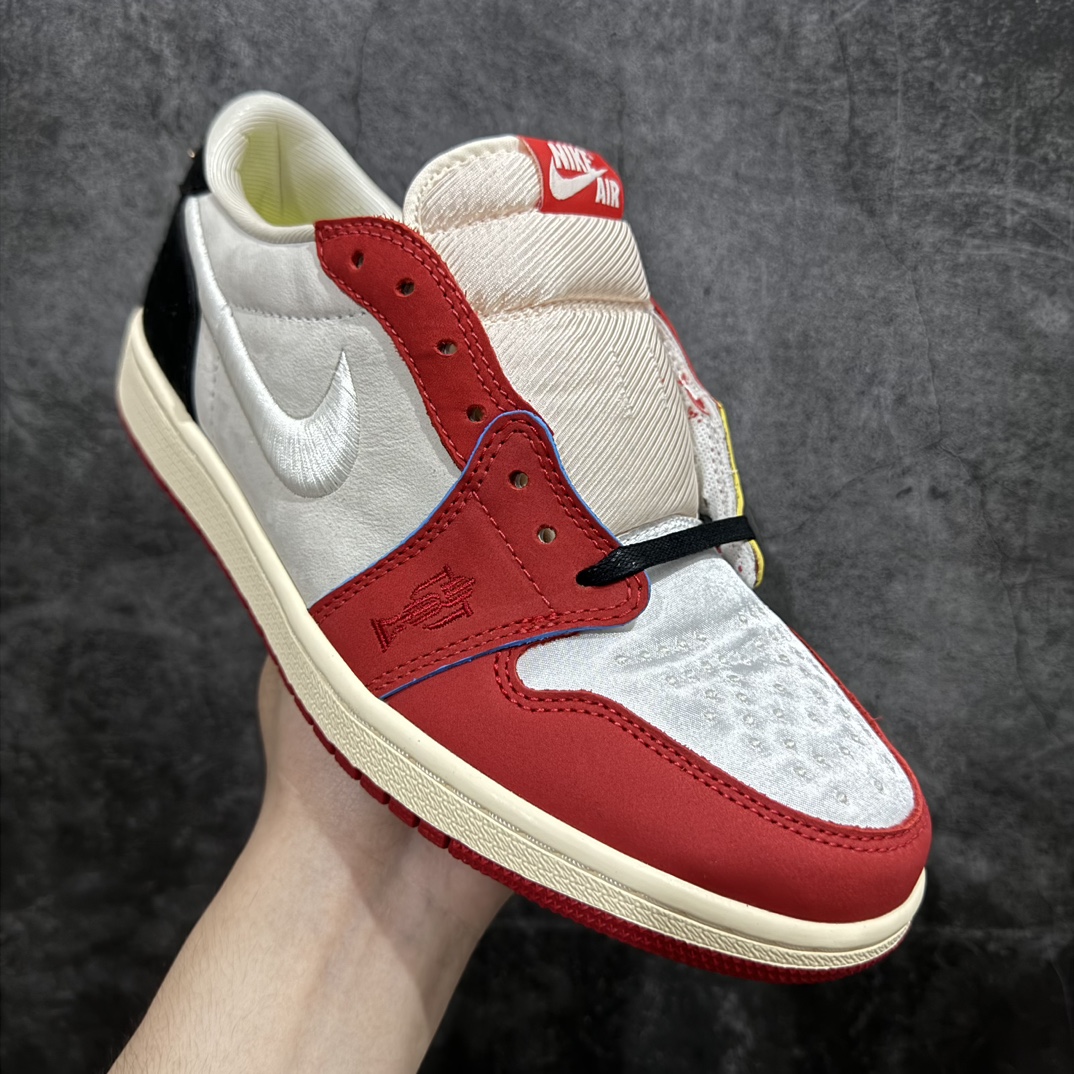 图片[3]-【纯原LW版本】Trophy Room x Air Jordan 1 Low \”Home\” 白红 限定款n超限量联名单品 采用丝绸布组合皮革鞋面材质 鞋垫嵌入缓震EVA物料 鞋舌海绵填充 正确开发金属飞翼 缜密的中底拉帮工艺 外置耐磨橡胶隔色大底 细节完美 区别市面版本货号： HV6157-100  尺码：40-47.5 编码：X10410430-鞋库