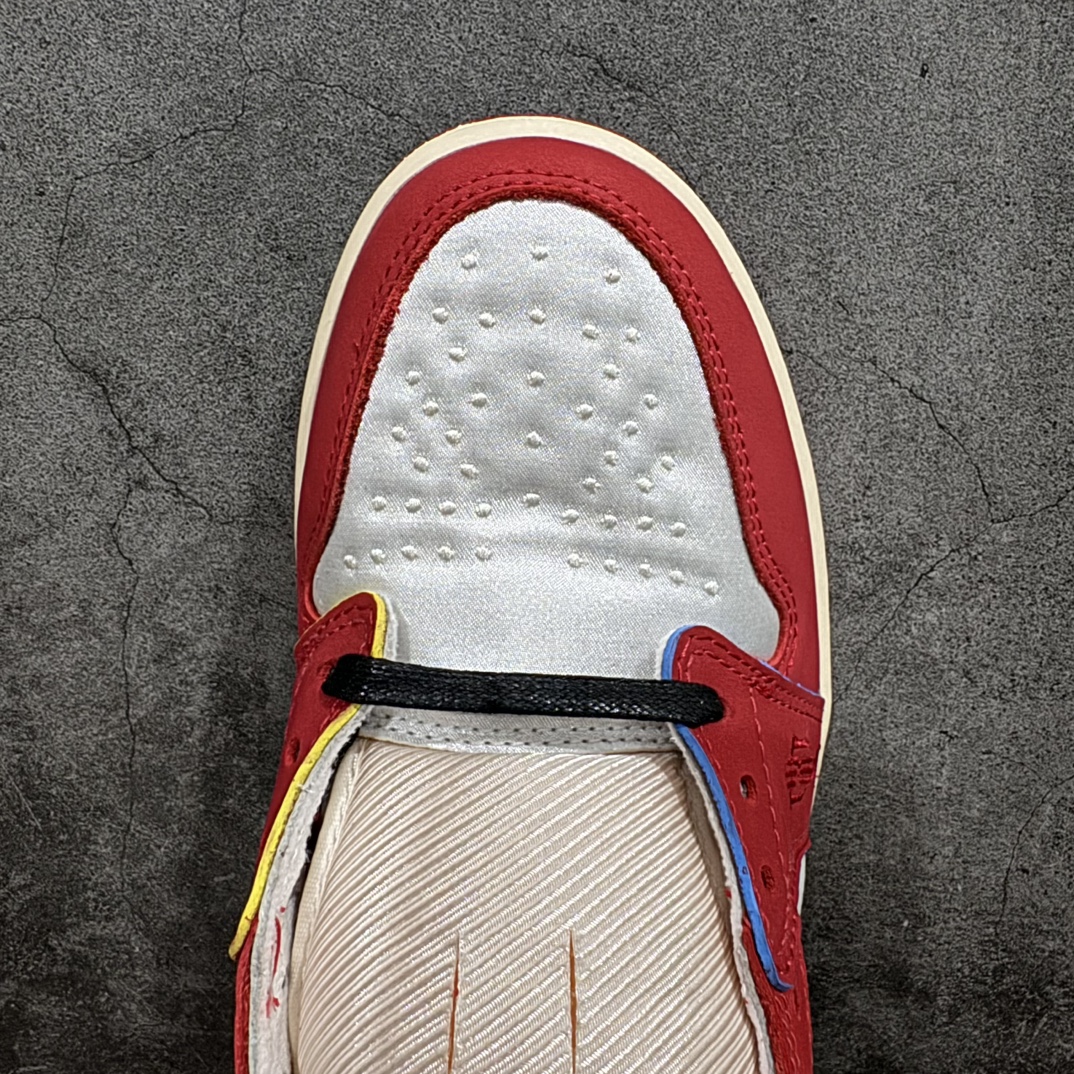 图片[5]-【纯原LW版本】Trophy Room x Air Jordan 1 Low \”Home\” 白红 限定款n超限量联名单品 采用丝绸布组合皮革鞋面材质 鞋垫嵌入缓震EVA物料 鞋舌海绵填充 正确开发金属飞翼 缜密的中底拉帮工艺 外置耐磨橡胶隔色大底 细节完美 区别市面版本货号： HV6157-100  尺码：40-47.5 编码：X10410430-鞋库