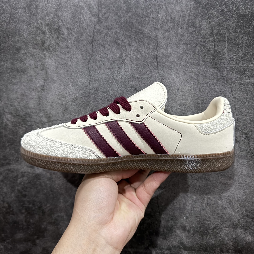 图片[2]-【神版】Adidas Originals Samba OG\”Wonder White Maroon\”桑巴舞系列绅士德训足球风百搭低帮休闲运动板鞋“奶黄浅灰酒红生胶底”IJ1987n升级原楦原纸版数据开发n采用软质粒面牛剖革组合长绒翻毛皮饰片鞋面材质n内嵌缓震透气吸汗鞋垫 外置耐磨橡胶大底❗️ 尺码：35⅔ 36 36⅔ 37⅓ 38 38⅔ 39⅓ 40 40⅔ 41⅓ 42 42⅔ 43⅓ 44 编码：DZ210240-鞋库