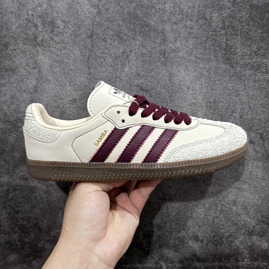 【神版】Adidas Originals Samba OG\”Wonder White Maroon\”桑巴舞系列绅士德训足球风百搭低帮休闲运动板鞋“奶黄浅灰酒红生胶底”IJ1987n升级原楦原纸版数据开发n采用软质粒面牛剖革组合长绒翻毛皮饰片鞋面材质n内嵌缓震透气吸汗鞋垫 外置耐磨橡胶大底❗️ 尺码：35⅔ 36 36⅔ 37⅓ 38 38⅔ 39⅓ 40 40⅔ 41⅓ 42 42⅔ 43⅓ 44 编码：DZ210240-鞋库