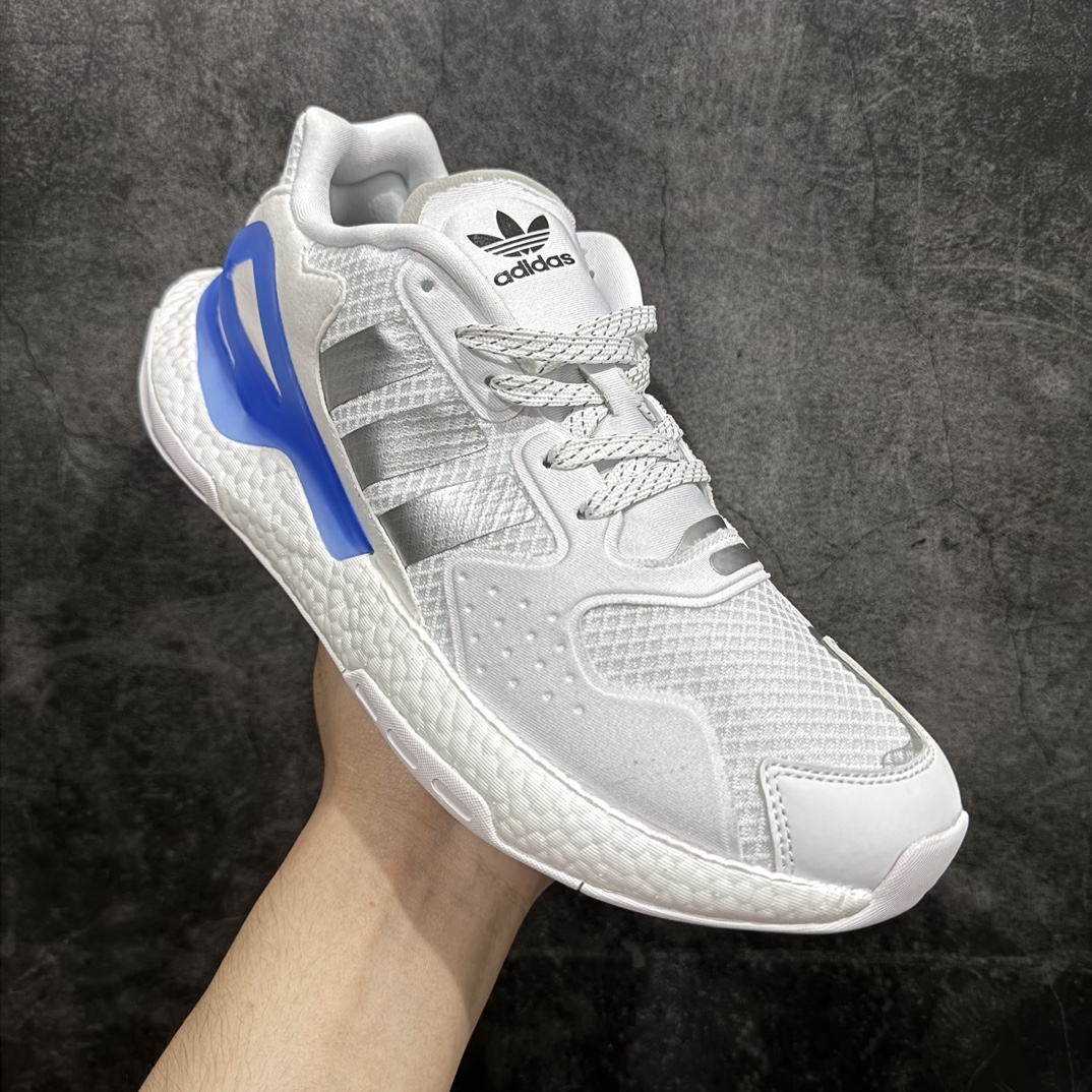 图片[3]-【特价福利】公司级AD Nite Jogger 2019 Boost 联名夜行者复古跑鞋 原厂材料 原厂大底 私家独模 网布搭配麂皮拼接打造鞋面 极具复古风格鞋头及鞋跟点缀3M反光设计极为亮眼中底采用全掌 Boost 科技 厚度相当可观 脚感极佳 尺码：36 36.5 37 38 38.5 39 40 40.5 41 42 42.5 43 44 44.5 45-选品中心