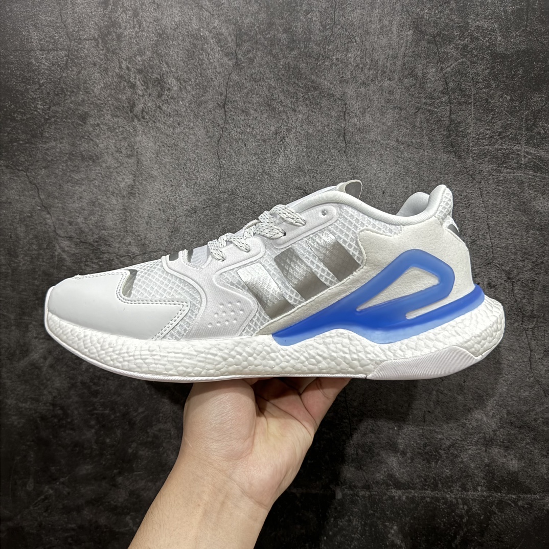 图片[2]-【特价福利】公司级AD Nite Jogger 2019 Boost 联名夜行者复古跑鞋 原厂材料 原厂大底 私家独模 网布搭配麂皮拼接打造鞋面 极具复古风格鞋头及鞋跟点缀3M反光设计极为亮眼中底采用全掌 Boost 科技 厚度相当可观 脚感极佳 尺码：36 36.5 37 38 38.5 39 40 40.5 41 42 42.5 43 44 44.5 45-选品中心