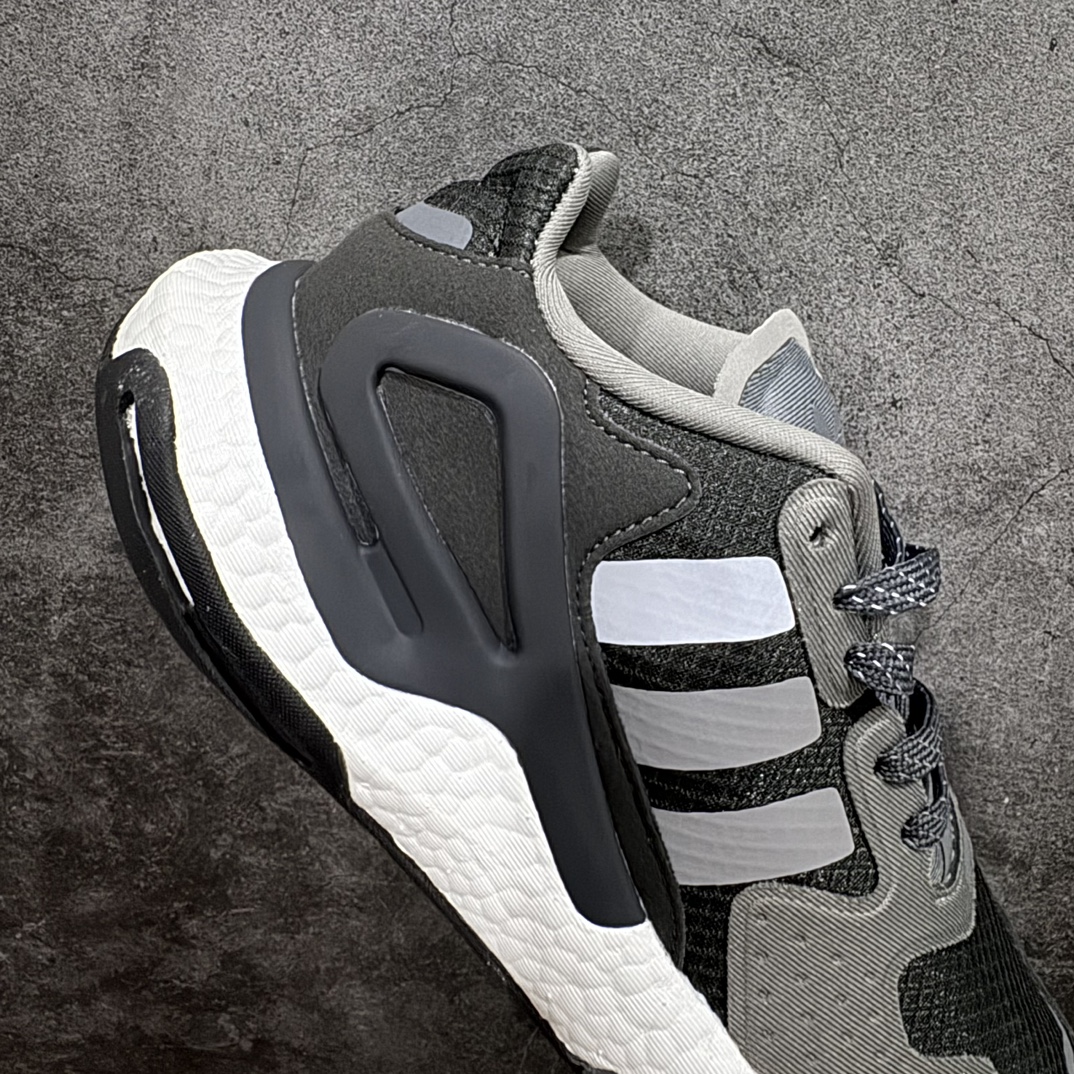 图片[7]-【特价福利】公司级AD Nite Jogger 2019 Boost 联名夜行者复古跑鞋 原厂材料 原厂大底 私家独模 网布搭配麂皮拼接打造鞋面 极具复古风格鞋头及鞋跟点缀3M反光设计极为亮眼中底采用全掌 Boost 科技 厚度相当可观 脚感极佳 尺码：36 36.5 37 38 38.5 39 40 40.5 41 42 42.5 43 44 44.5 45-选品中心