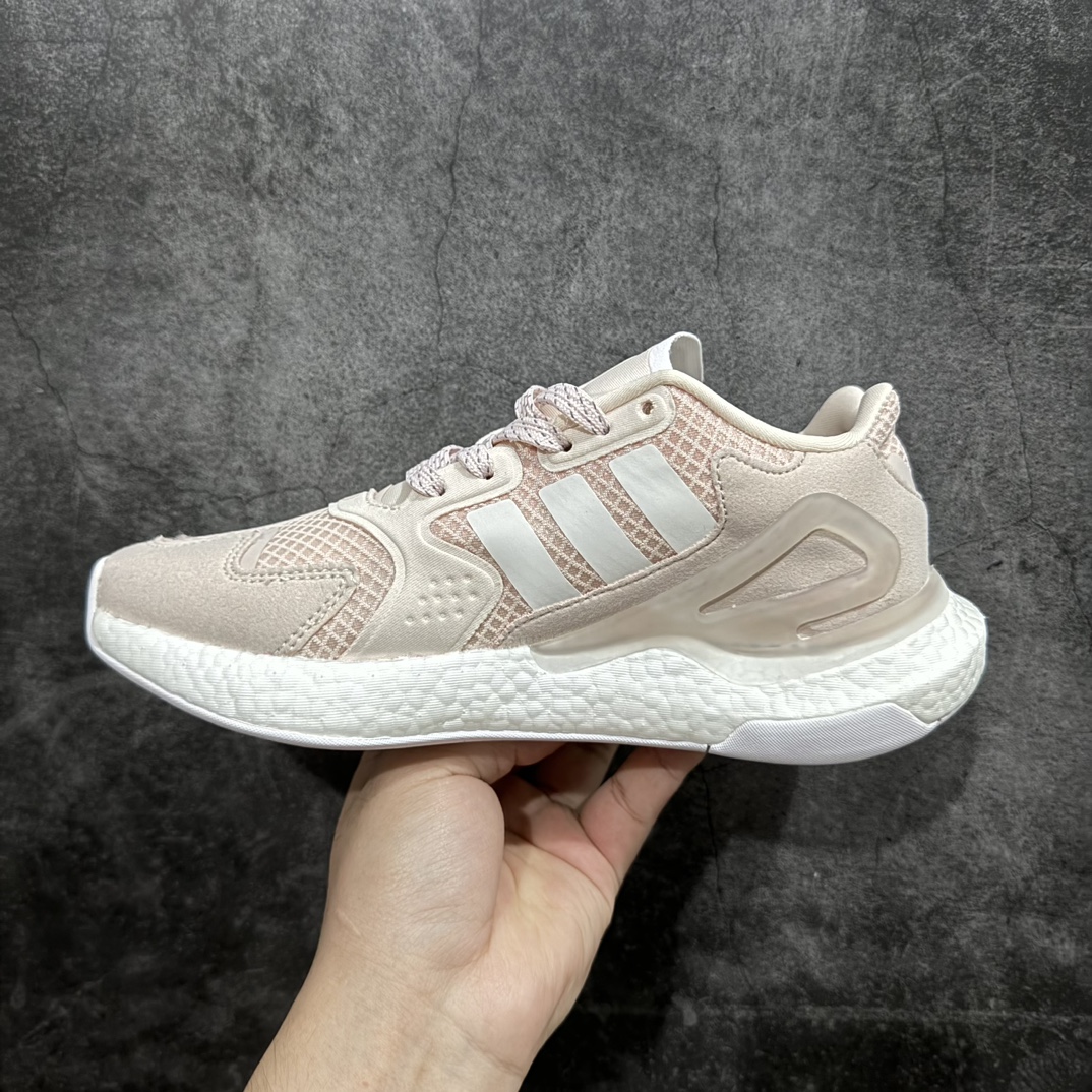 图片[2]-【特价福利】公司级AD Nite Jogger 2019 Boost 联名夜行者复古跑鞋 原厂材料 原厂大底 私家独模 网布搭配麂皮拼接打造鞋面 极具复古风格鞋头及鞋跟点缀3M反光设计极为亮眼中底采用全掌 Boost 科技 厚度相当可观 脚感极佳 尺码：36 36.5 37 38 38.5 39 40-选品中心