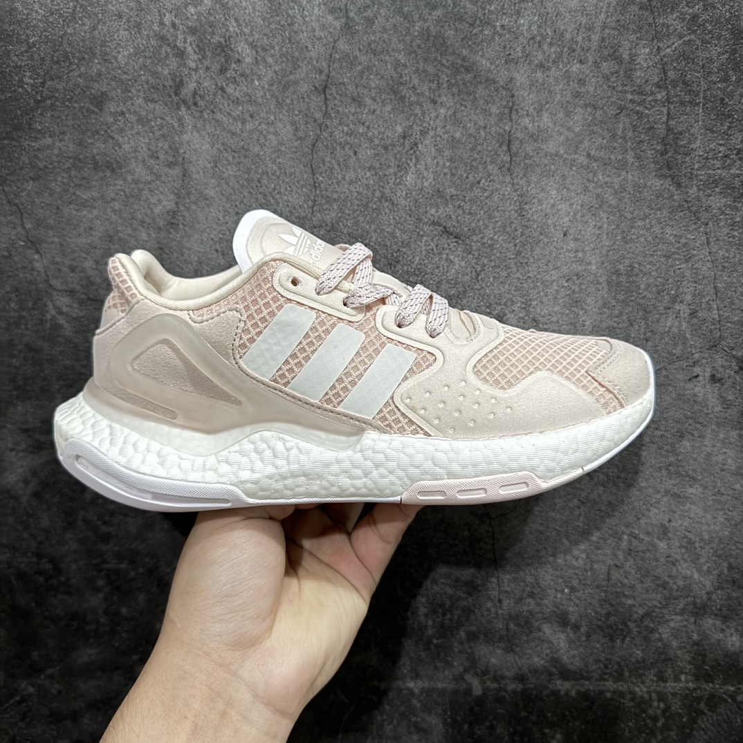 【特价福利】公司级AD Nite Jogger 2019 Boost 联名夜行者复古跑鞋 原厂材料 原厂大底 私家独模 网布搭配麂皮拼接打造鞋面 极具复古风格鞋头及鞋跟点缀3M反光设计极为亮眼中底采用全掌 Boost 科技 厚度相当可观 脚感极佳 尺码:36 36.5 37 38 38.5 39 40-选品中心