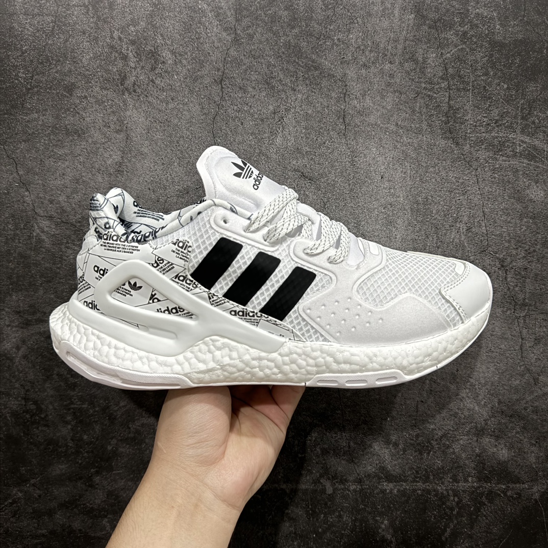 【特价福利】公司级AD Nite Jogger 2019 Boost 联名夜行者复古跑鞋 原厂材料 原厂大底 私家独模 网布搭配麂皮拼接打造鞋面 极具复古风格鞋头及鞋跟点缀3M反光设计极为亮眼中底采用全掌 Boost 科技 厚度相当可观 脚感极佳 尺码：36 36.5 37 38 38.5 39 40 40.5 41 42 42.5 43 44 44.5 45-选品中心