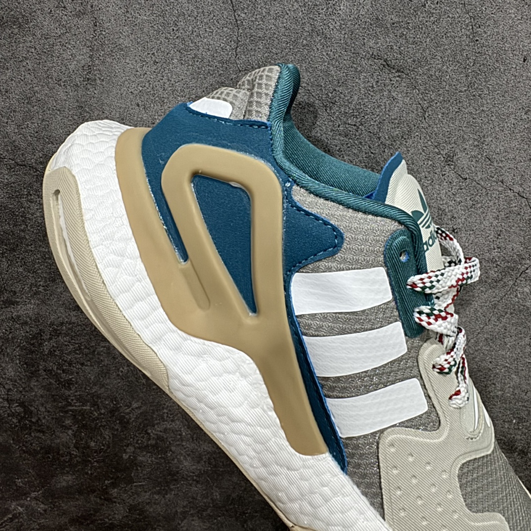 图片[7]-【特价福利】公司级AD Nite Jogger 2019 Boost 联名夜行者复古跑鞋 原厂材料 原厂大底 私家独模 网布搭配麂皮拼接打造鞋面 极具复古风格鞋头及鞋跟点缀3M反光设计极为亮眼中底采用全掌 Boost 科技 厚度相当可观 脚感极佳 尺码：36 36.5 37 38 38.5 39 40 40.5 41 42 42.5 43 44 44.5 45-选品中心
