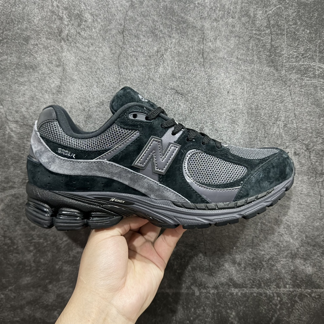 【纯原c版】NB New Balance ML2002RBL 新百伦2002黑灰nn全新版本出货新配色陆续开发出货 品质很好  价格实惠n 全套原楦原纸板原厂数据开发 原厂网纱 原装进口皮料 正确绒感卡色 正确中底拉帮中底网布细节 一比一手工擦旧效果 冲裁组合 匠心打造 耗时两个月开发完成 工艺极其复杂难度可想而知 新开独立私模大底 全网唯一正确做旧组合大底 高端零售专供产物  尺码：36 37 37.5 38 38.5 39.5 40 40.5 41.5 42 42.5 43 44 44.5 45 45.5 46.5 编码：JP270290-鞋库