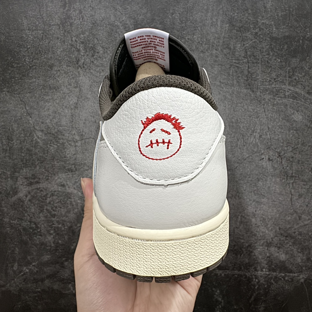 图片[3]-【全新巅峰DF2.0版】Air Jordan 1 x Travis ScottnAJ1 x TS联名白棕倒钩3.0  DM7866-162nnn全新批次出货 巅峰品质 天花板级别n细节改进版 实拍所见即所得 自行揣摩n此版在各大纯原阵营中 绝对是Top级别的存在‼️n实物过于完美 高端零售主推版本 关键价格也不杀猪💪🏻nn纯原第一梯队版本 细节均没毛病 品质自观实拍👇🏻n所有皮料均来自原厂 所有细节均多次校对n针车效果同步原鞋 刺绣拉到原厂定做n原楦原纸板开发 后跟弧度收口自然不对折极致一眼正品既视感 进口玻璃冲刀皮料裁剪零毛边承诺百分百一致原鞋 鞋面清洁度最高 QC检验标准 控制溢胶 鞋盒、防尘纸 配件鞋带 均采购来自原厂n 尺码：36-47.5 编码：AM370400-鞋库