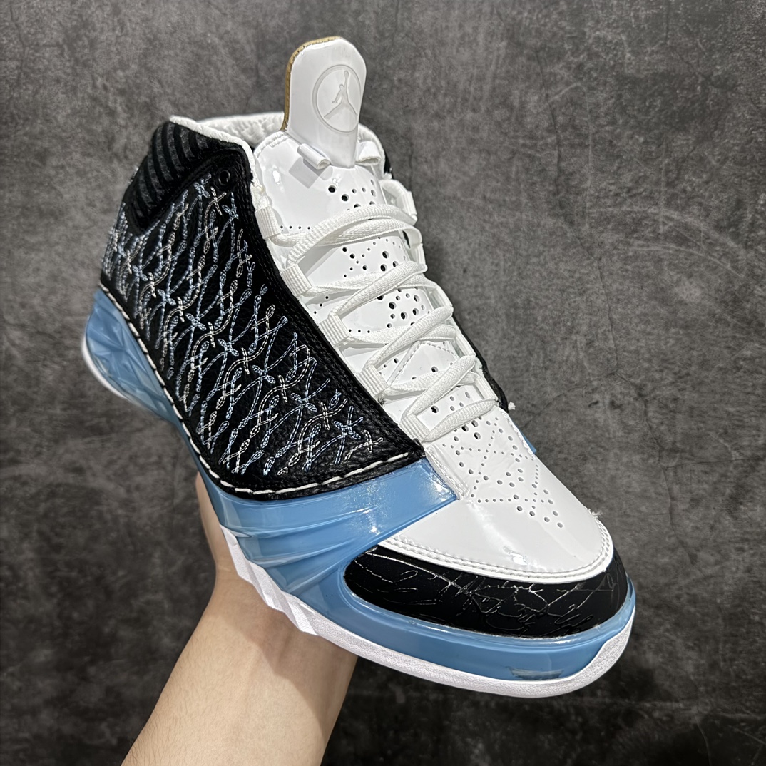 图片[3]-【外贸版】Air Jordan 23 UNC 高帮 黑白蓝 AJ23 乔丹23代 aj23 乔23 高邦 北卡蓝 乔丹篮球鞋系列n鞋身采用黑白红的配色方案，大面积的黑色皮革鞋身银色车线结合，带来奢华的质感以及震撼的视觉冲击，通过鞋身中部银色车线映出中底红色TPU包裹框架，加上鞋头延伸至鞋舌上白色斑点点缀，整体既吸睛又耐看；鞋舌上Jumpman Logo辅以雕刻呈现，鞋帮处采用编织织物，是整双鞋的亮点之一。 货号：318376-041 尺码：40 40.5 41 42 42.5 43 44 44.5 45 46 47.5  编码：XZ470500-鞋库