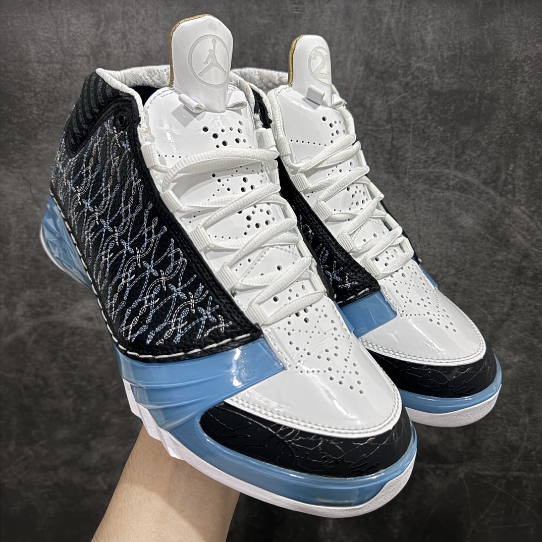 【外贸版】Air Jordan 23 UNC 高帮 黑白蓝 AJ23 乔丹23代 aj23 乔23 高邦 北卡蓝 乔丹篮球鞋系列n鞋身采用黑白红的配色方案，大面积的黑色皮革鞋身银色车线结合，带来奢华的质感以及震撼的视觉冲击，通过鞋身中部银色车线映出中底红色TPU包裹框架，加上鞋头延伸至鞋舌上白色斑点点缀，整体既吸睛又耐看；鞋舌上Jumpman Logo辅以雕刻呈现，鞋帮处采用编织织物，是整双鞋的亮点之一。 货号：318376-041 尺码：40 40.5 41 42 42.5 43 44 44.5 45 46 47.5  编码：XZ470500-鞋库