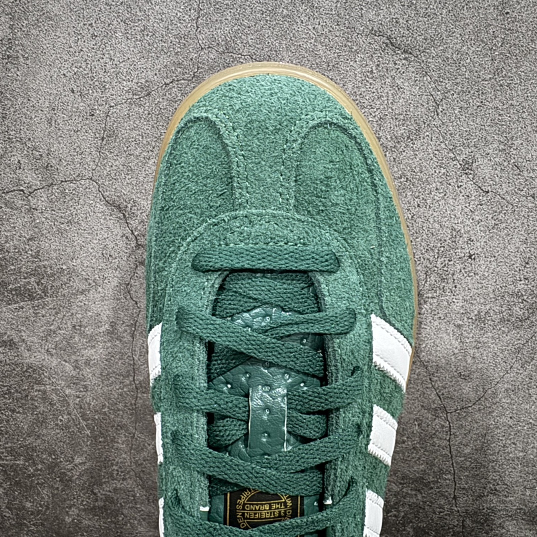 图片[5]-【纳帕软皮版】AD Original Gazelle Trainers 瞪羚室内鞋系列低帮复古百搭休闲运动德训风板鞋 IG5929n高端零售特供批次 原厂定制长毛翻毛皮组合环保纤维革鞋面材质 内置环保海玻璃鞋垫 外置RB橡胶大底 产品品控稳定性领先行业 原厂全套原楦原纸板冲刀磨具开发 原厂皮料加持 原厂港宝加持定型后跟R度完美 将复古进行到底 简约流畅 三十年不变经典 这款Gazelle运动鞋 无论面料、配色、质感或设计 都只在重现其1991年原款的经典 皮革鞋面 撞色三条纹和鞋跟标的设计 力求呈现90年代的经典复古风潮 Samba火热的同时 也带动了其它的复古鞋型 Gazelle便是其中一只 Gazelle Indoor拥有包边更宽的T字型鞋头 更好的保护运动员的前掌 浓浓的复古氛围感 非常适合现在流行的Cleanfit风格  尺码：35.5 36 36⅔ 37⅓ 38 38⅔ 39⅓ 40 40⅔ 41⅓ 42 42⅔ 43⅓ 44 44⅔ 45 编码：NMSA240260-鞋库