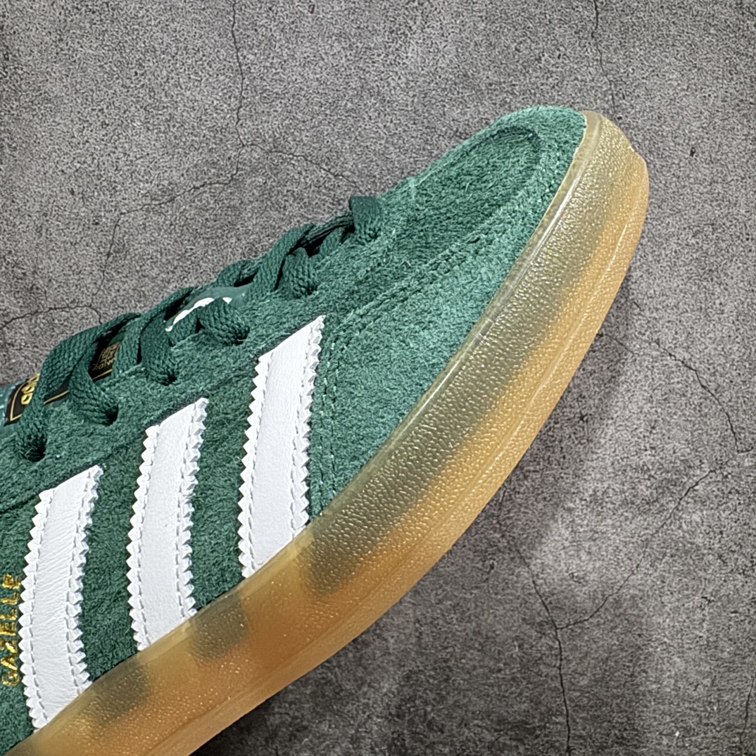 图片[6]-【纳帕软皮版】AD Original Gazelle Trainers 瞪羚室内鞋系列低帮复古百搭休闲运动德训风板鞋 IG5929n高端零售特供批次 原厂定制长毛翻毛皮组合环保纤维革鞋面材质 内置环保海玻璃鞋垫 外置RB橡胶大底 产品品控稳定性领先行业 原厂全套原楦原纸板冲刀磨具开发 原厂皮料加持 原厂港宝加持定型后跟R度完美 将复古进行到底 简约流畅 三十年不变经典 这款Gazelle运动鞋 无论面料、配色、质感或设计 都只在重现其1991年原款的经典 皮革鞋面 撞色三条纹和鞋跟标的设计 力求呈现90年代的经典复古风潮 Samba火热的同时 也带动了其它的复古鞋型 Gazelle便是其中一只 Gazelle Indoor拥有包边更宽的T字型鞋头 更好的保护运动员的前掌 浓浓的复古氛围感 非常适合现在流行的Cleanfit风格  尺码：35.5 36 36⅔ 37⅓ 38 38⅔ 39⅓ 40 40⅔ 41⅓ 42 42⅔ 43⅓ 44 44⅔ 45 编码：NMSA240260-鞋库