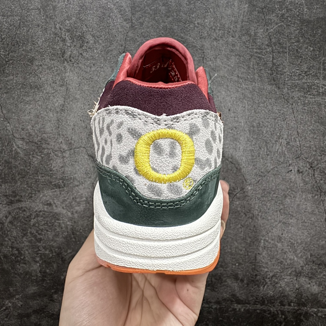 图片[4]-【外贸纯原 】Division Street x Nike Air Max 1 初代复古气垫慢跑鞋 DS联名 HQ2639-100n以鞋圈知名度贼高的 Oregon Ducks 为设计主题 在经典的 Air Max 1框架上 设计师直接在材质方面疯狂堆料 配合上多种多样的花纹 属于俄勒冈鸭的味道 简直快要从屏幕溢出来了 超高设计规格带来的 当然就是超高的辨识度 穿上街就是标准的视线减速带SIZE：36 36.5 37.5 38 38.5 39 40 40.5 41 42 42.5 43 44 44.5 45 46 47.5 编码：OW450470-鞋库